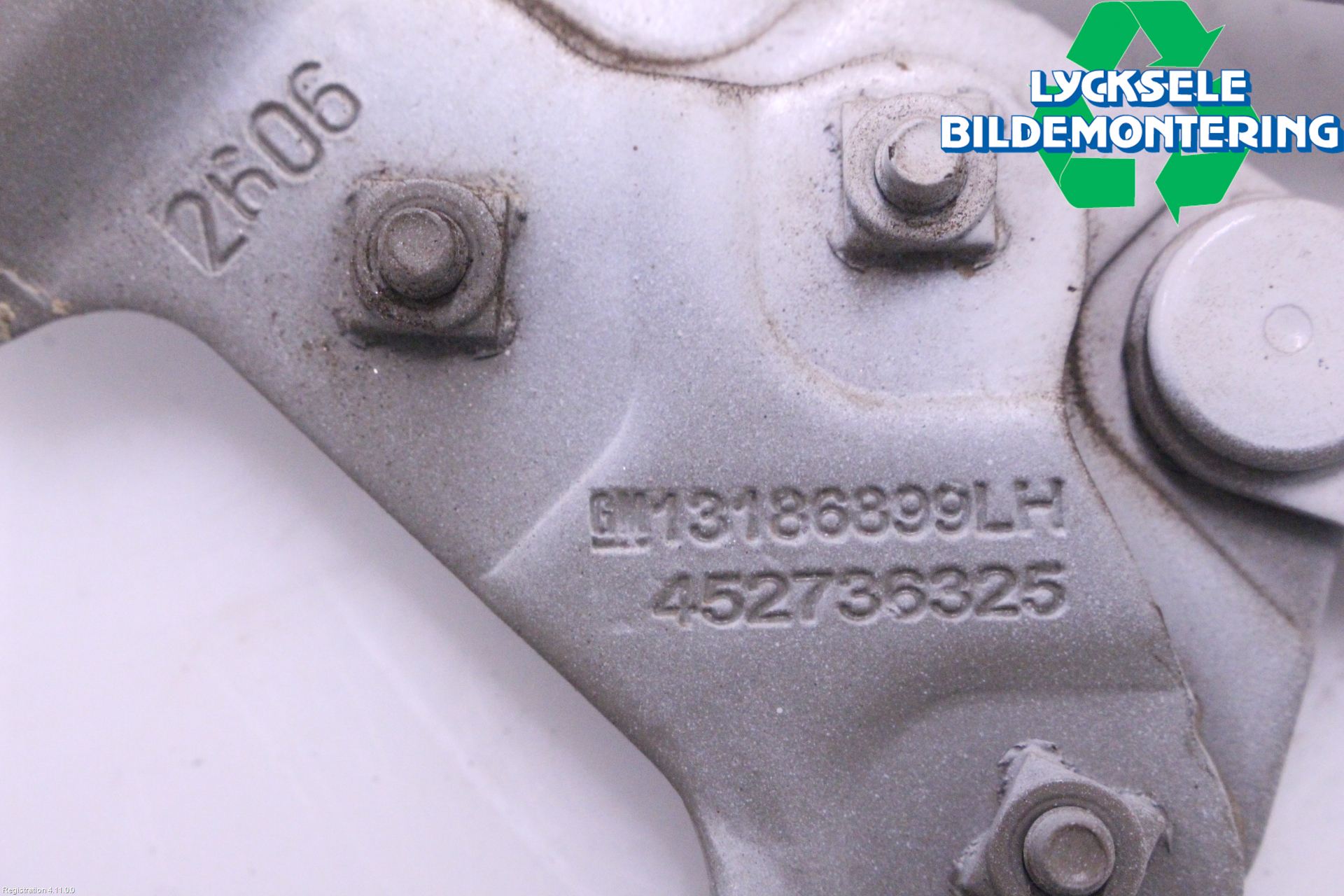 Opel CORSA E 15-19 Huvgångjärn