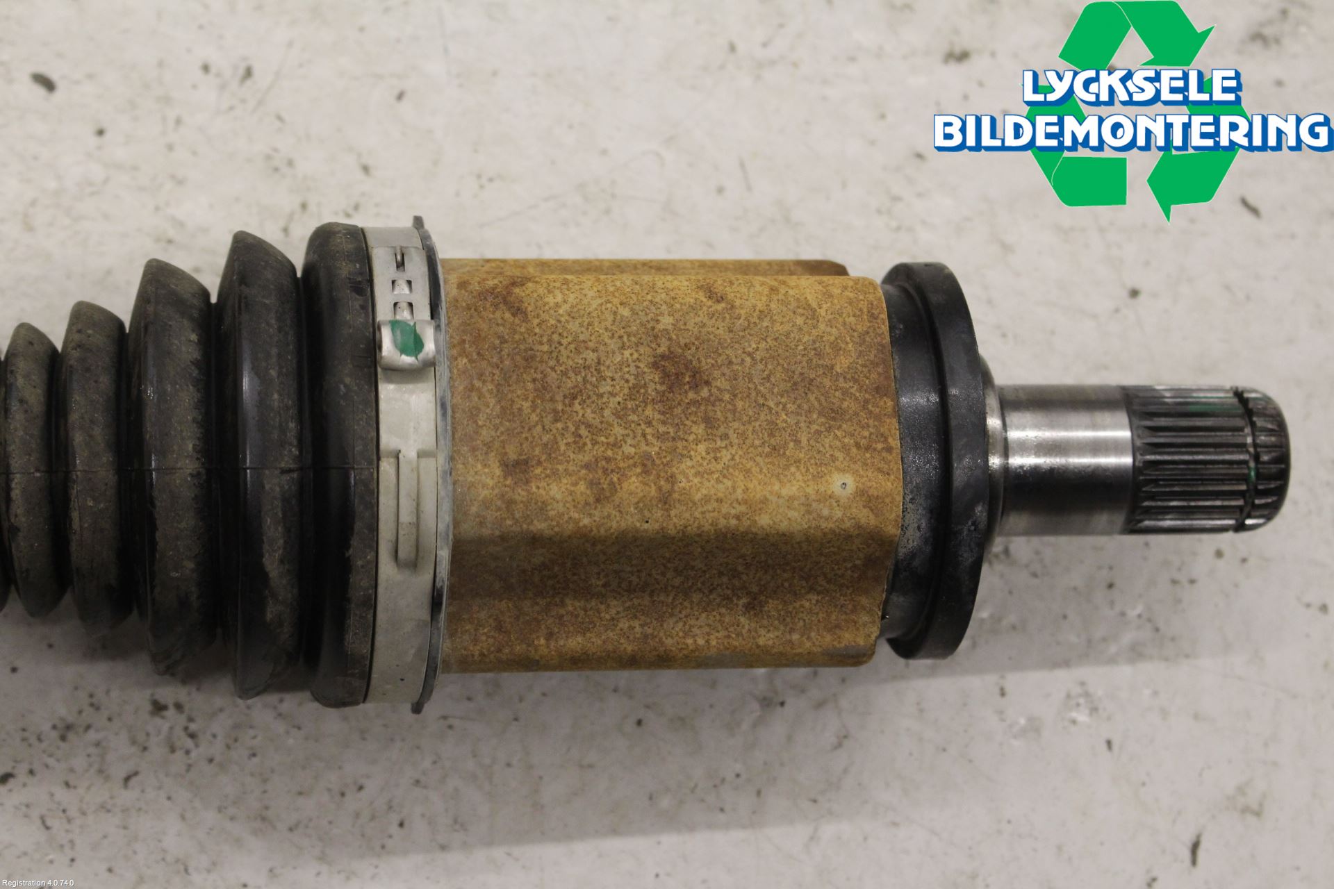 BMW 3 F30/F31/F80 12-19 Drivaxel Fram Vänster