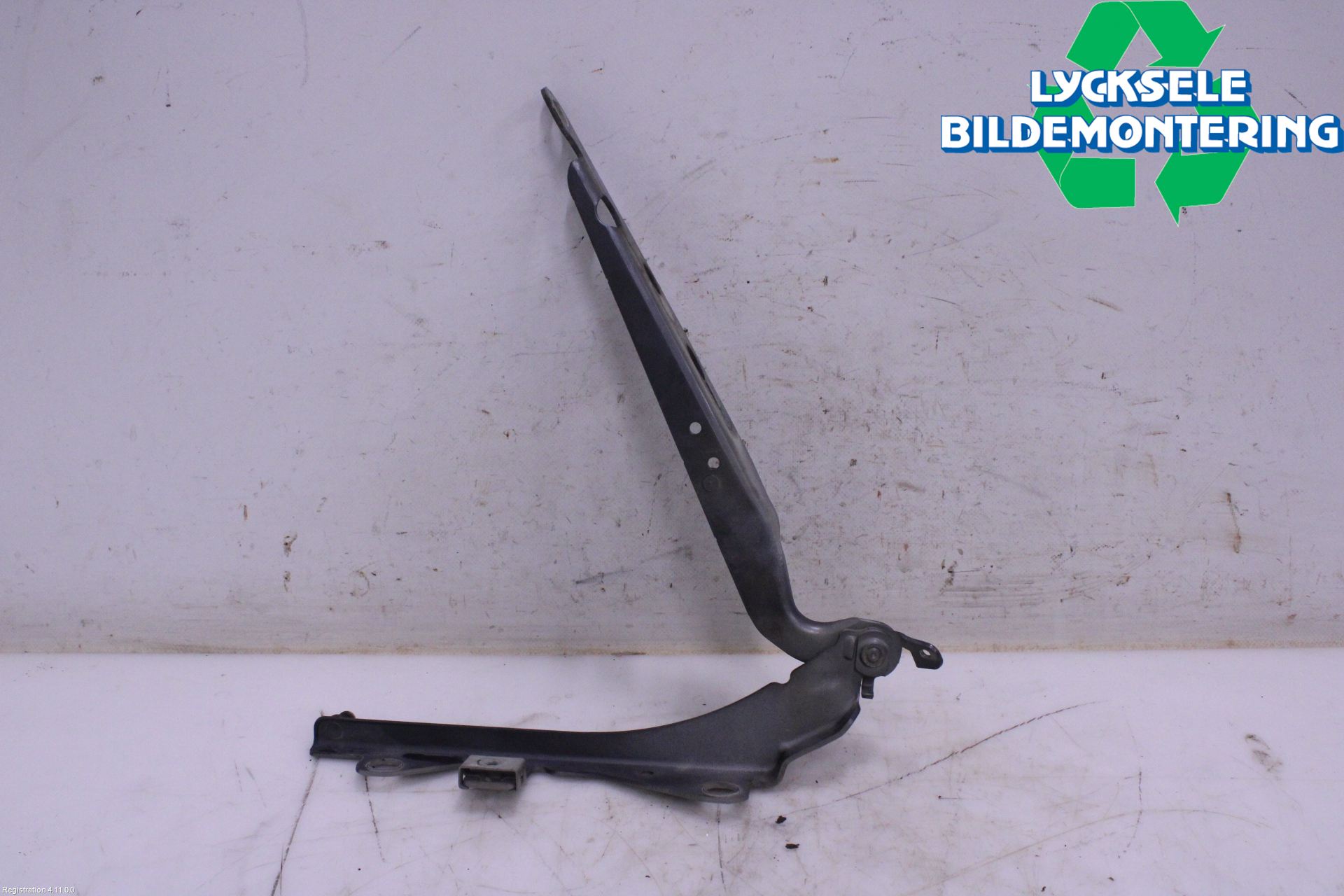 Volvo V70 05-08 Huvgångjärn