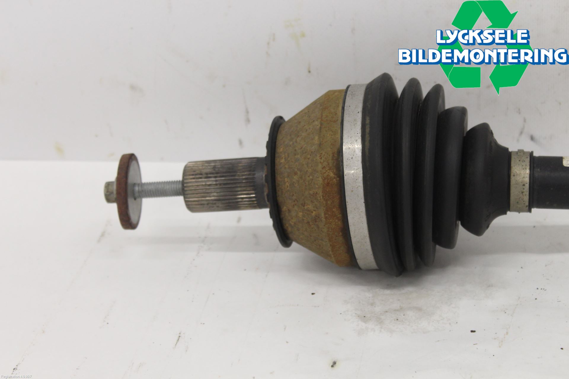 Volvo V70 14-16 Drivaxel Fram Vänster