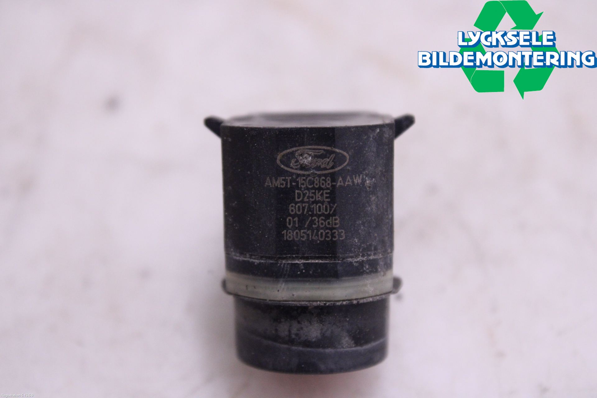 Ford KUGA 13-16 Parkeringshjälp Frontsensor