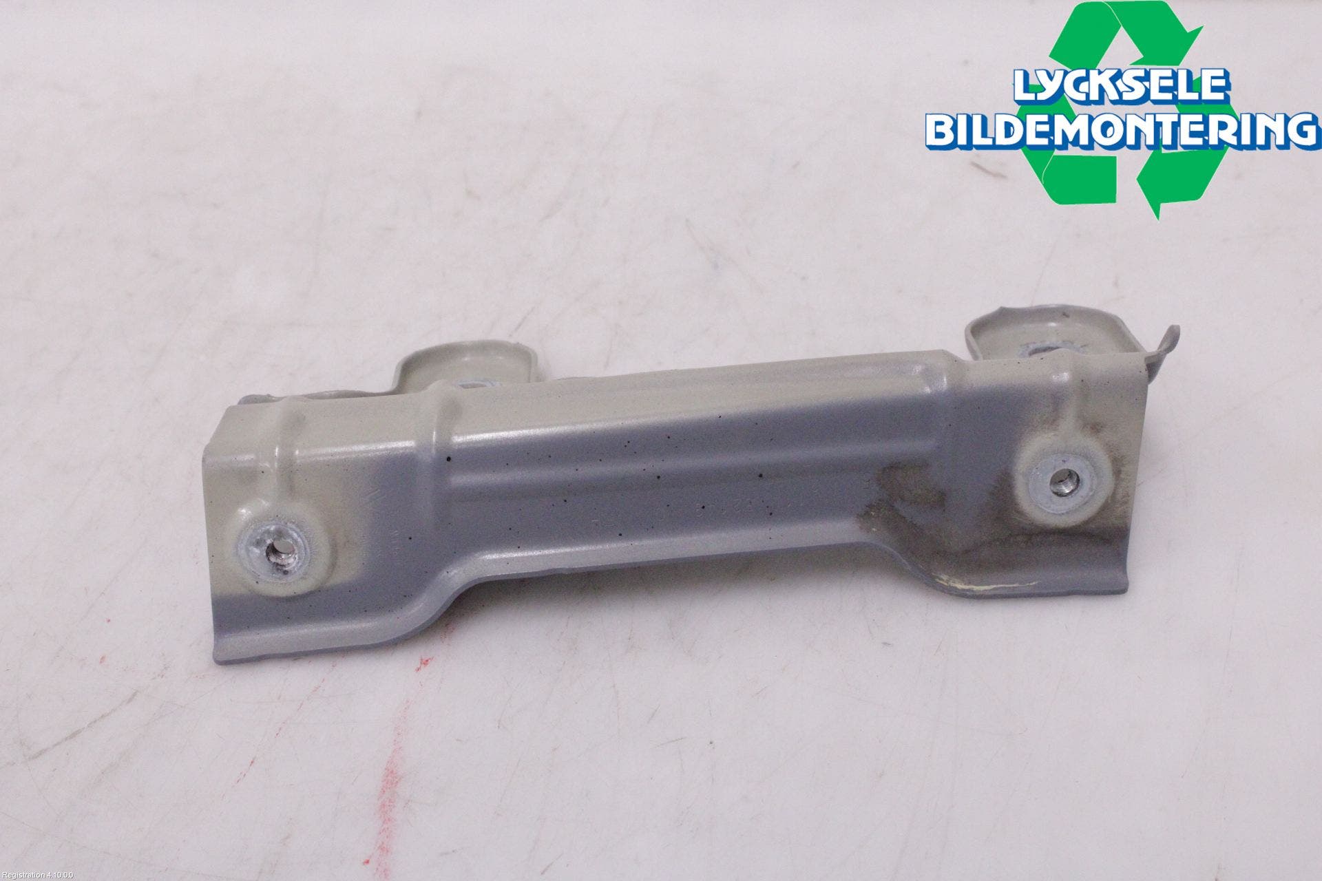 Volkswagen VW ID.4 21- Skärmfäste Fram Hö