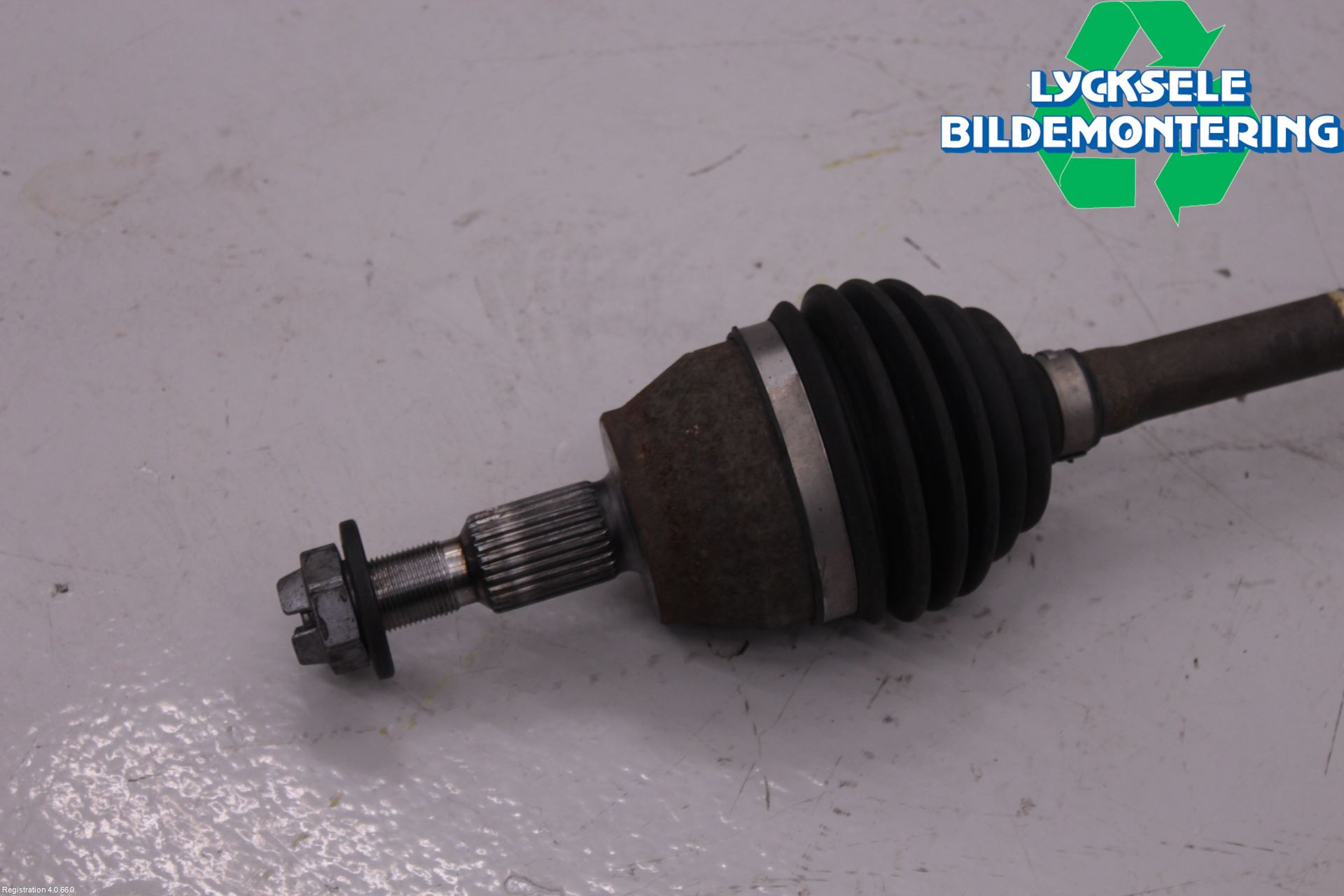 Ford FOCUS 15-18 Drivaxel Fram Vänster