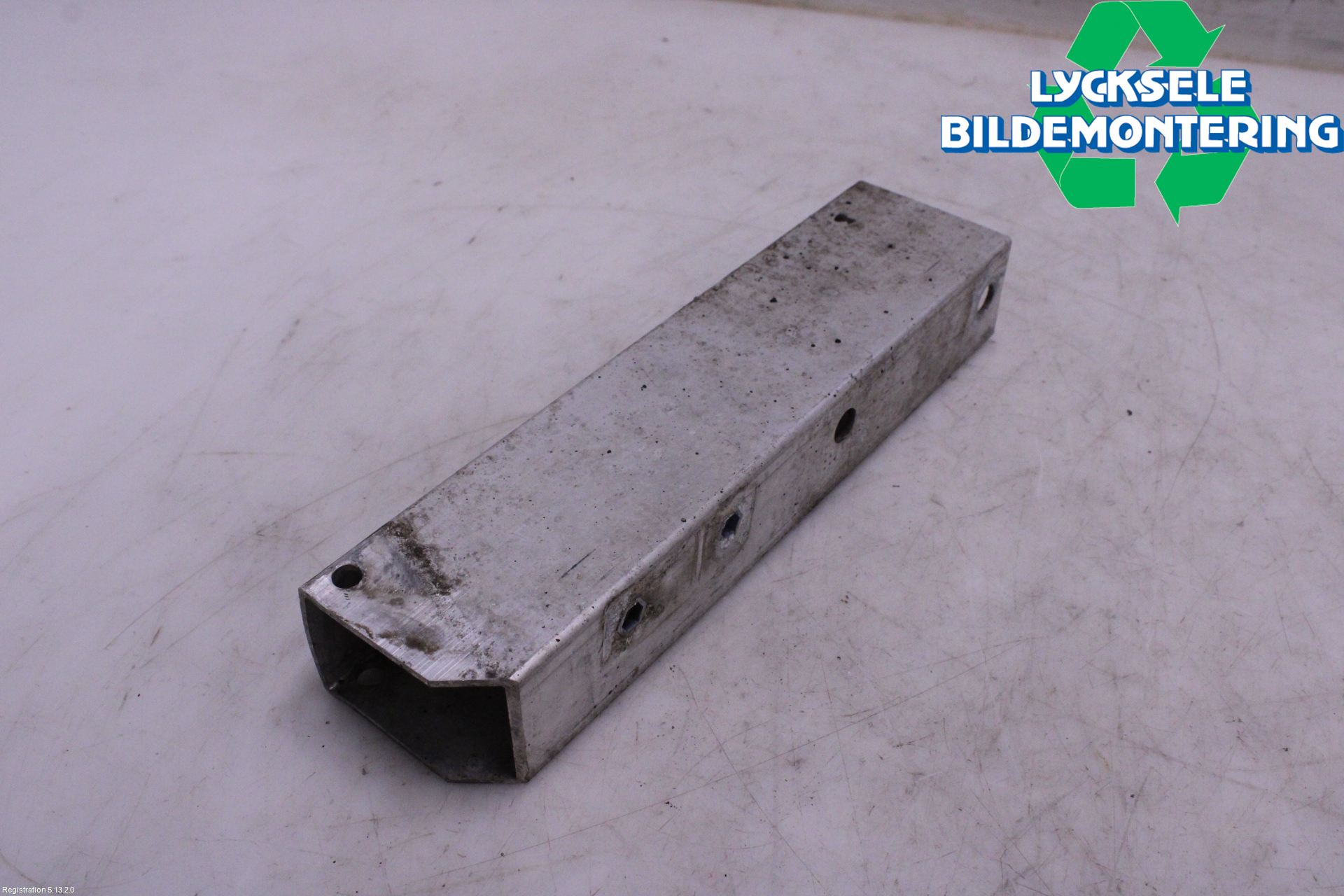 BMW 5 F10/F11/F18 09-17 Stötfångarbärjärn Fram