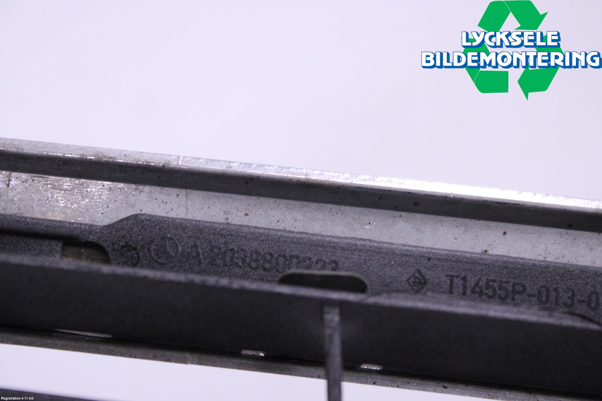 Mercedes-Benz MB C (203) 00-07 Grill Komp