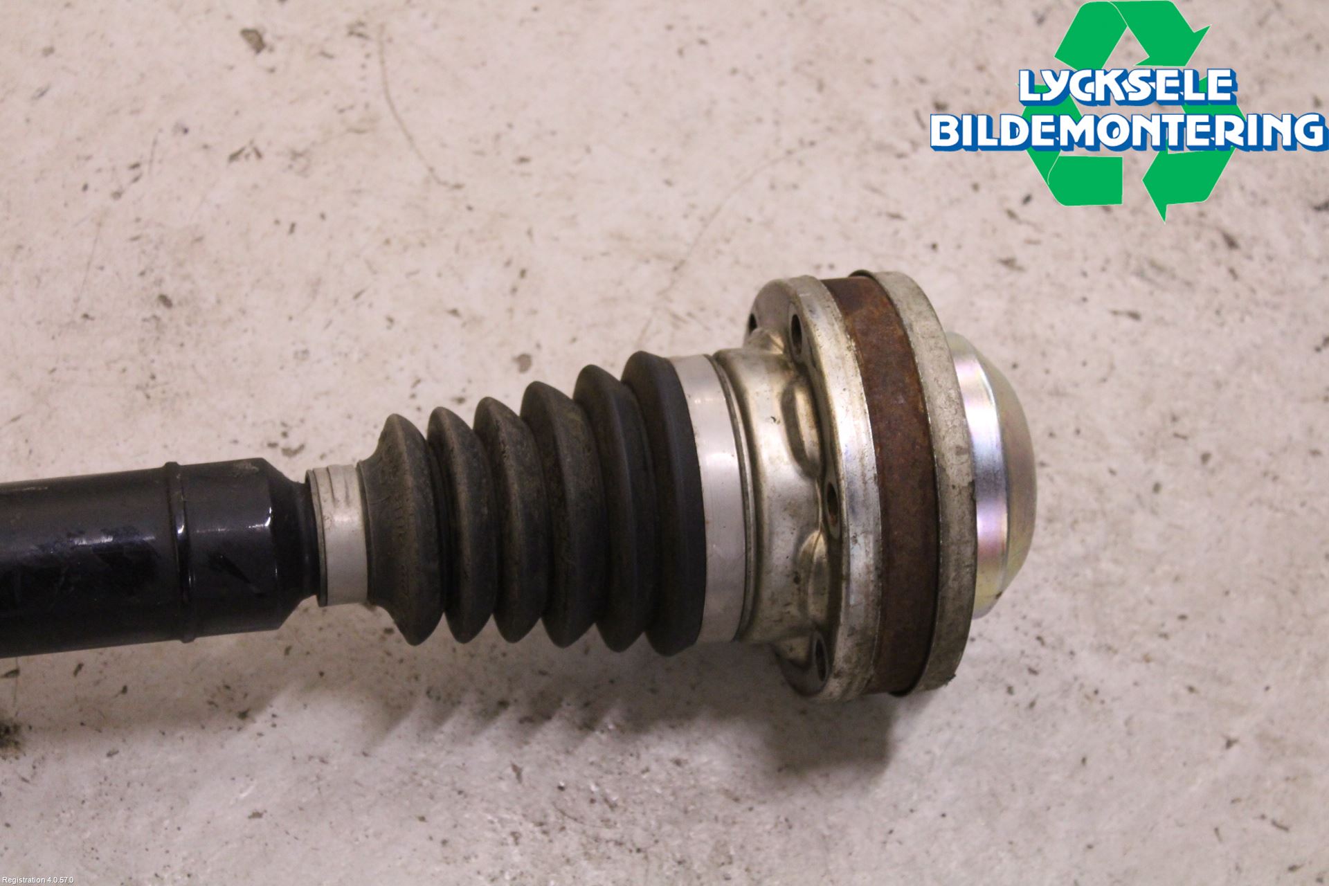 Volkswagen VW CADDY 16-20 Drivaxel Fram Höger