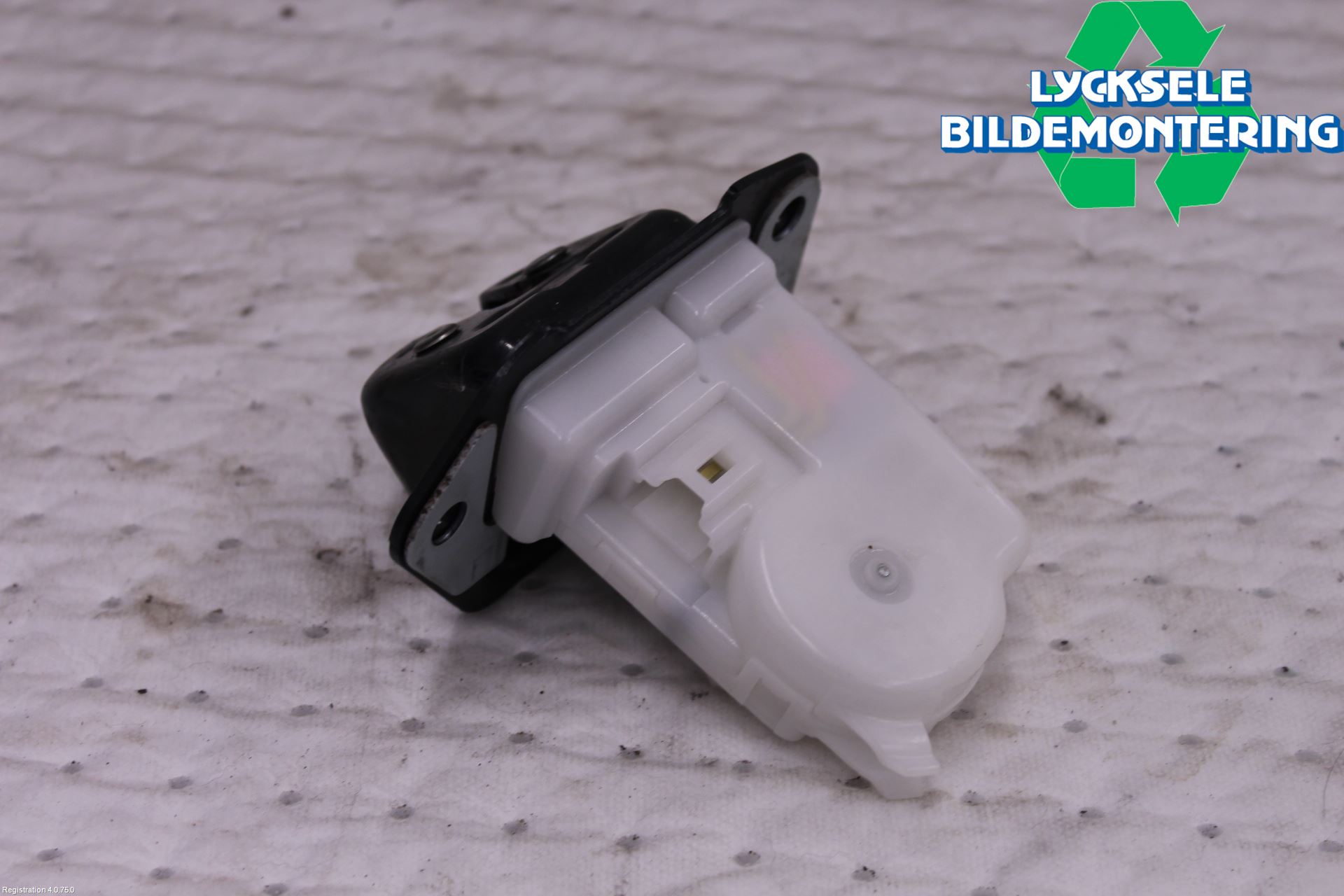 Nissan JUKE 14-19 Låskista Baklucka