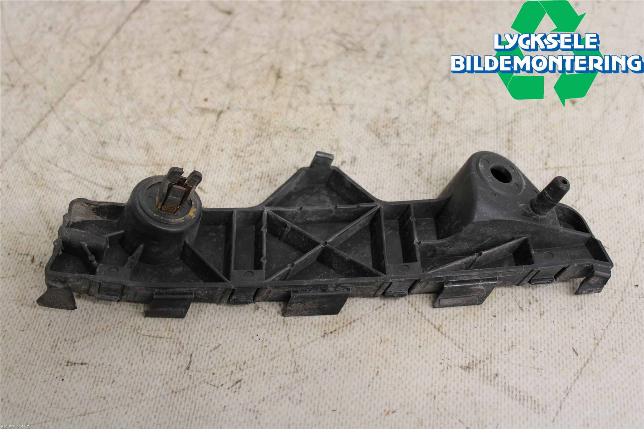 Mazda 2 (DE) 08-15 Stötfångarfäste Fram Hö