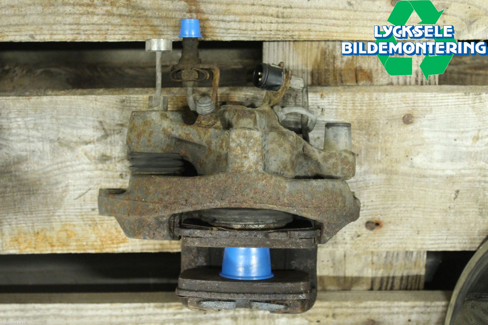 Audi V8       89- Bromsok Fram Höger