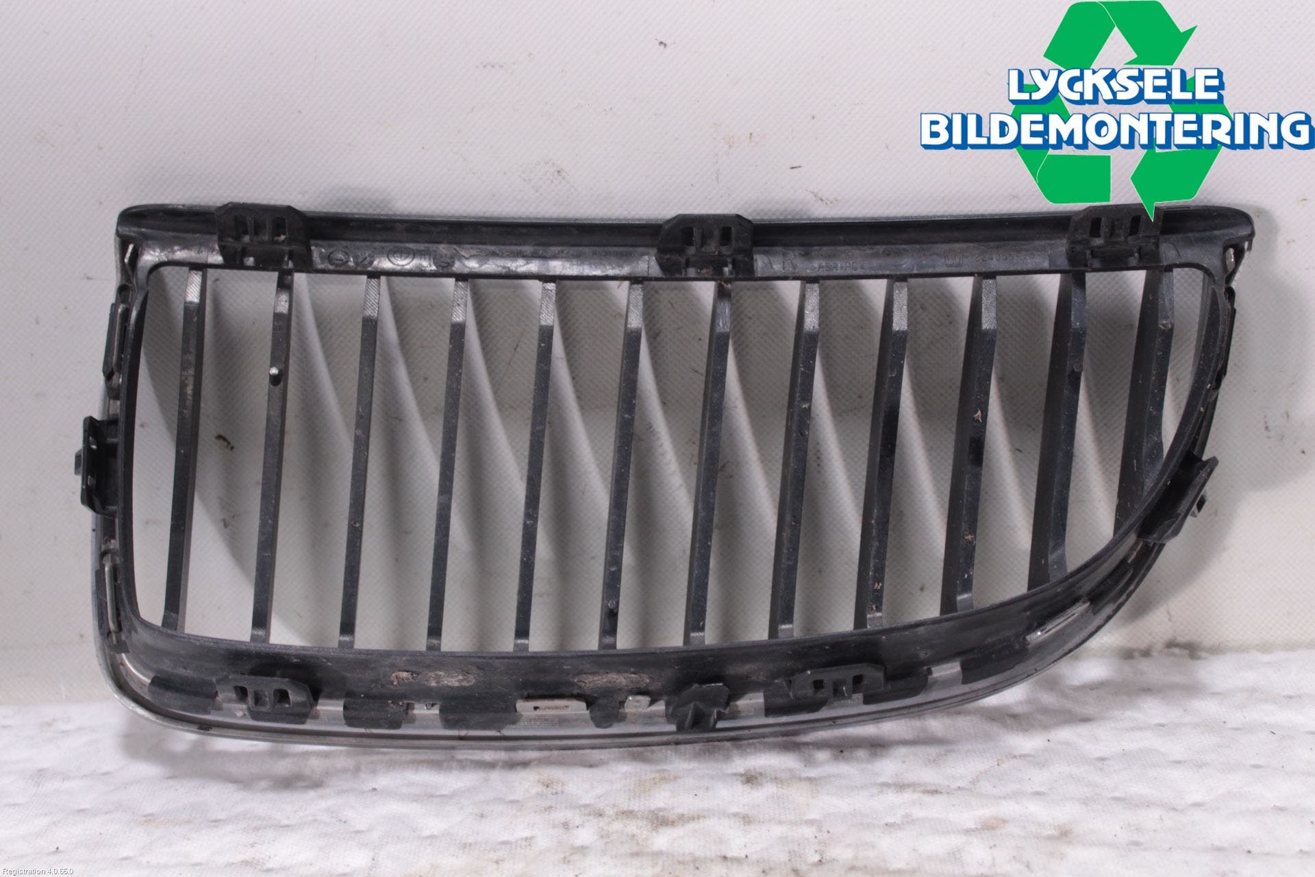 BMW 3 E90/91 SED/TOU 05-12 Grilldel Höger