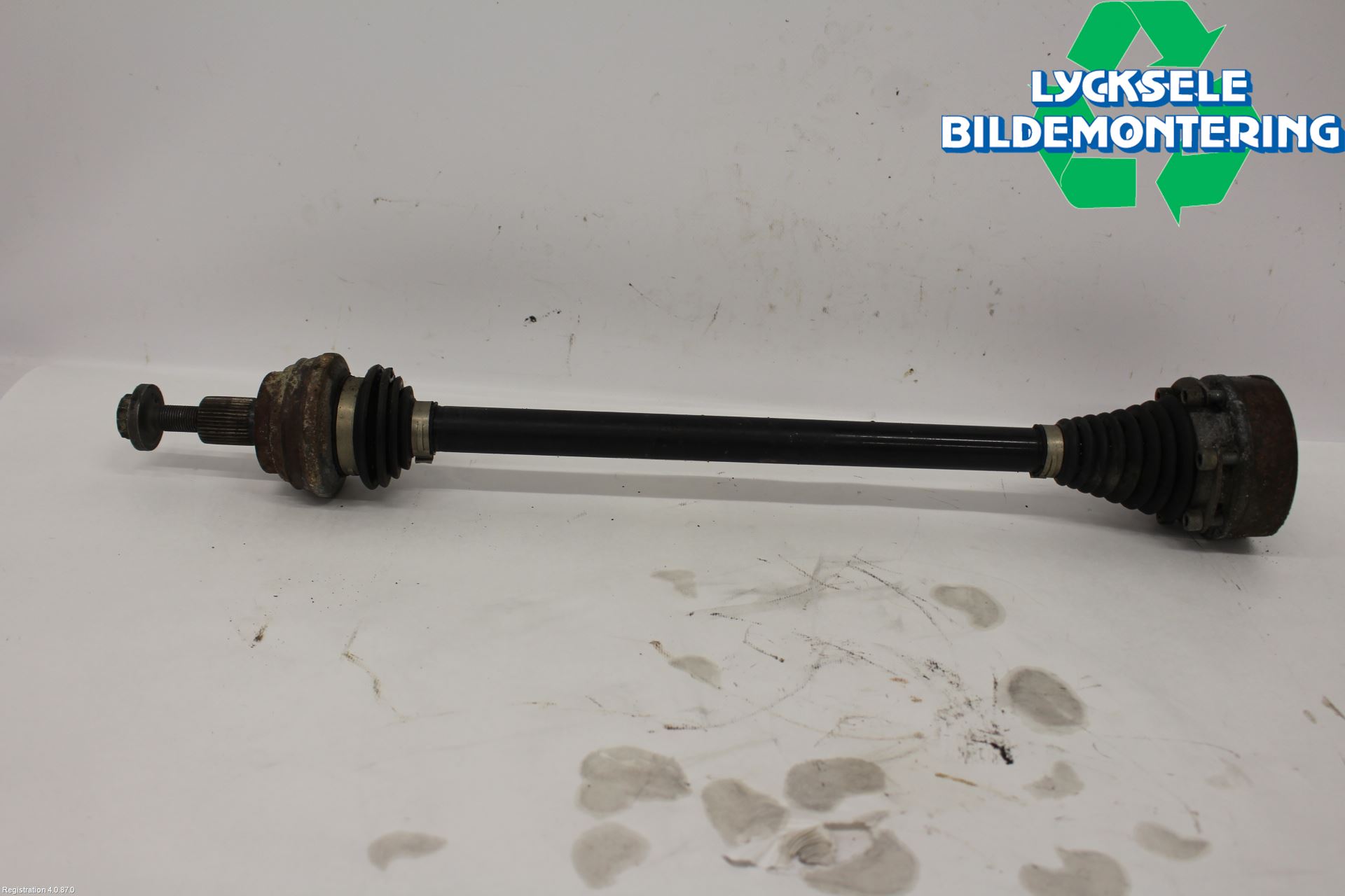 Volkswagen VW PASSAT 11-14 Drivaxel Bak Höger