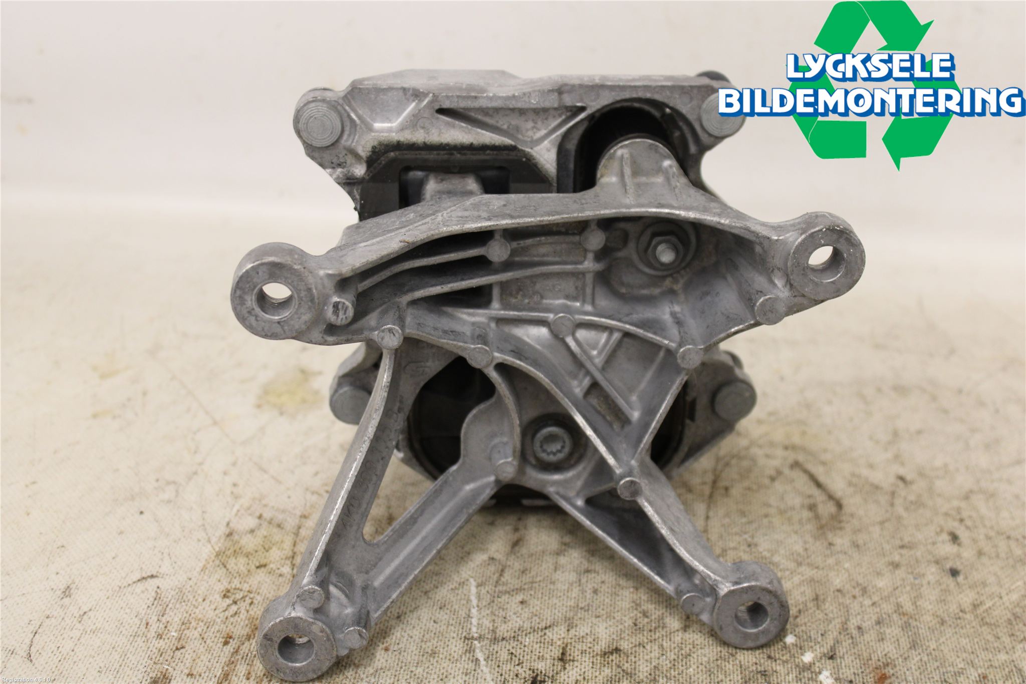 Audi A6 F2/C8 19- Växellådsfäste