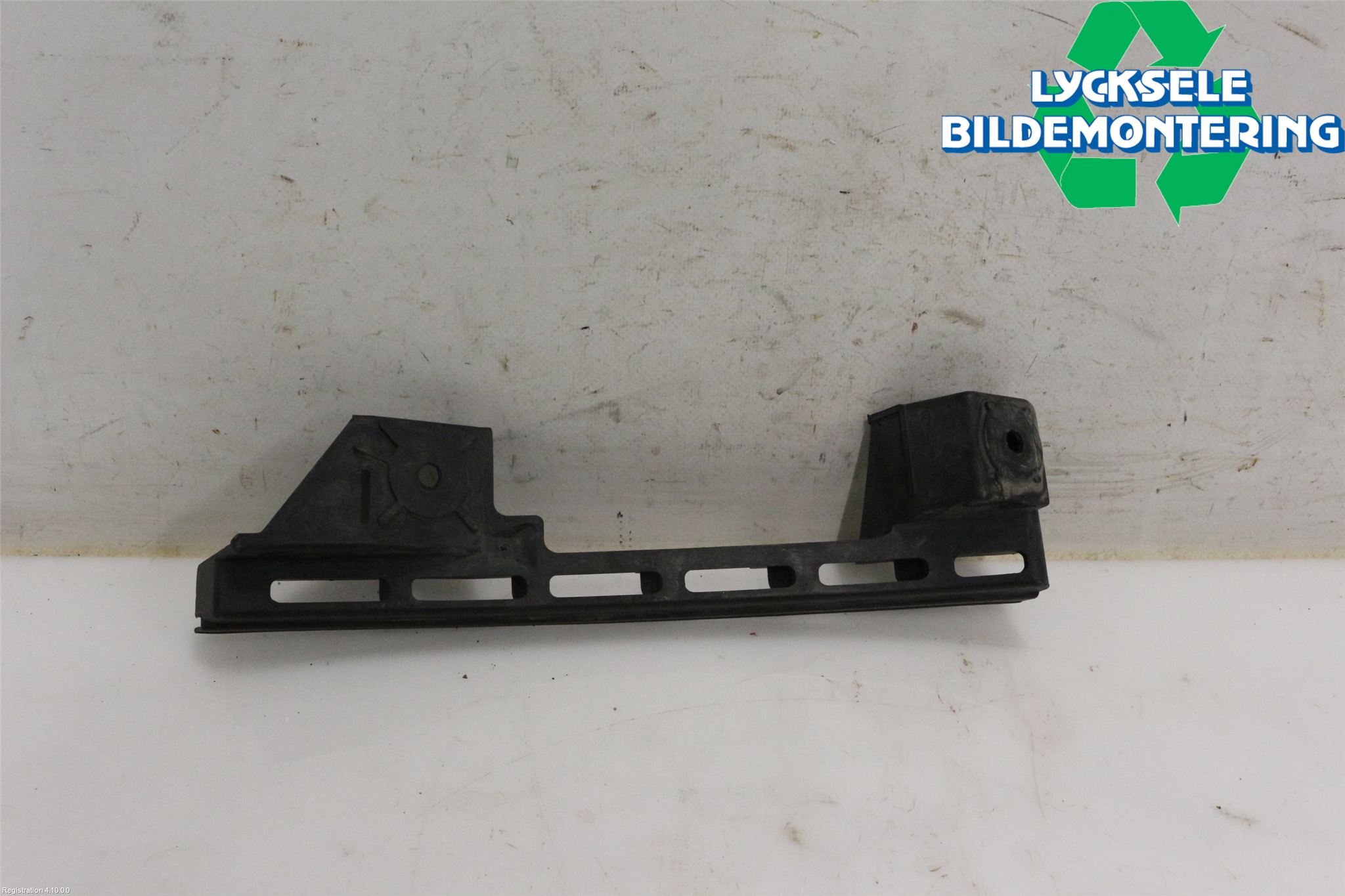 Volkswagen VW CADDY      04-10 Stötfångarfäste Fram Vä