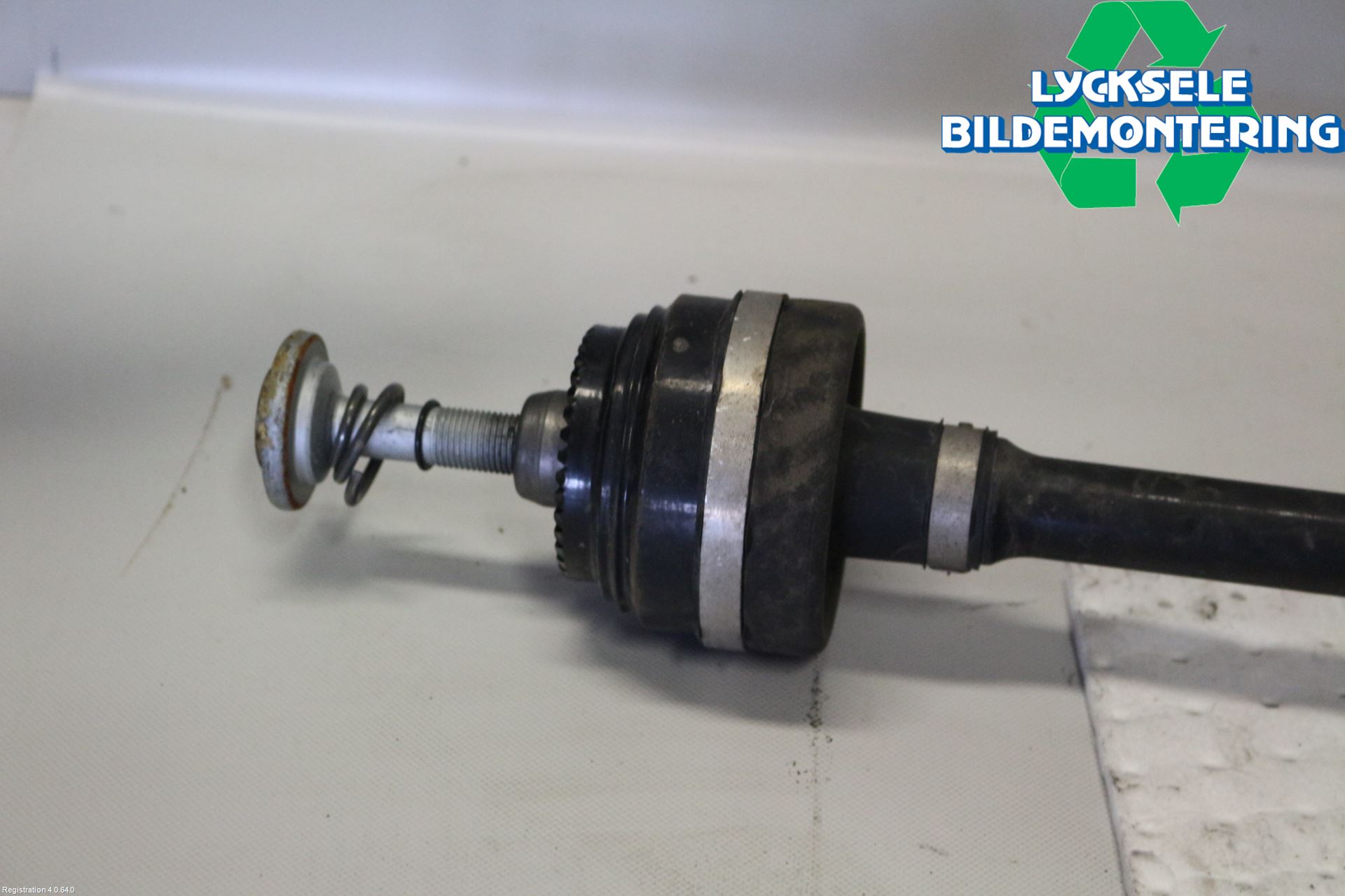 BMW 5 G30/G31/F90 17-23 Drivaxel Bak Vänster