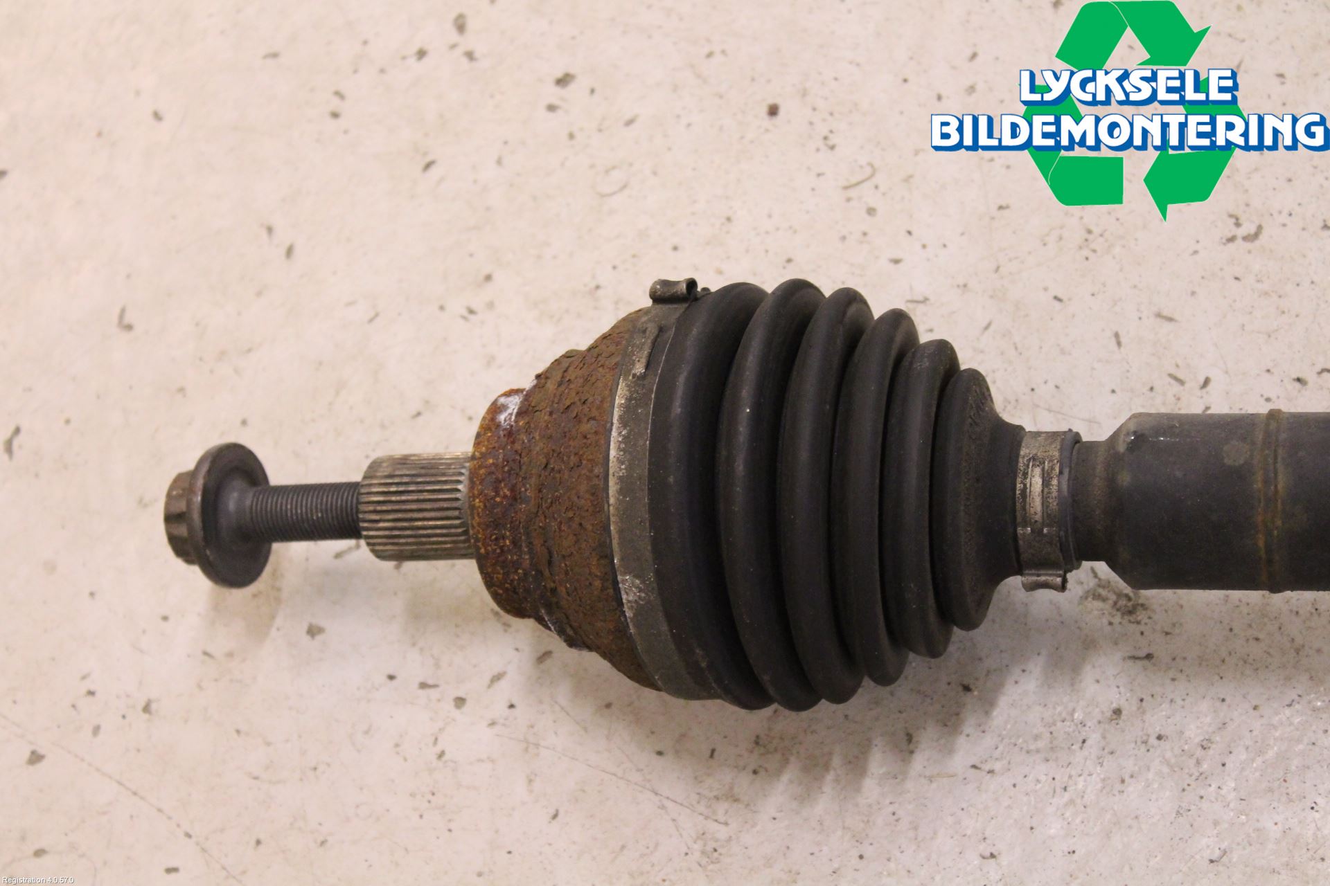 Volkswagen VW PASSAT 15-19 Drivaxel Fram Höger