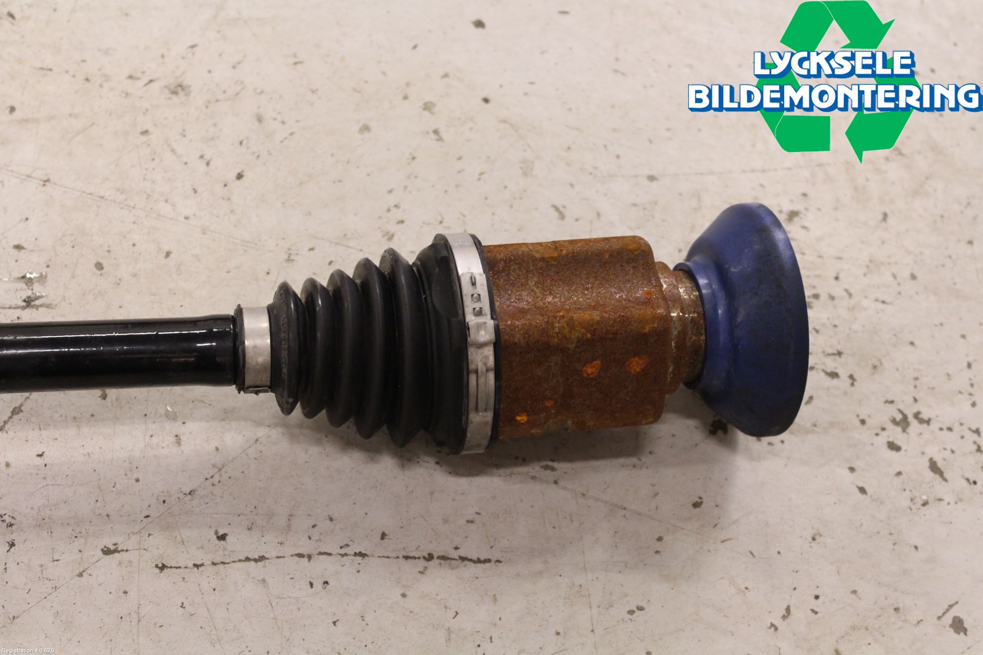 Volkswagen VW TIGUAN 16-24 Drivaxel Fram Höger