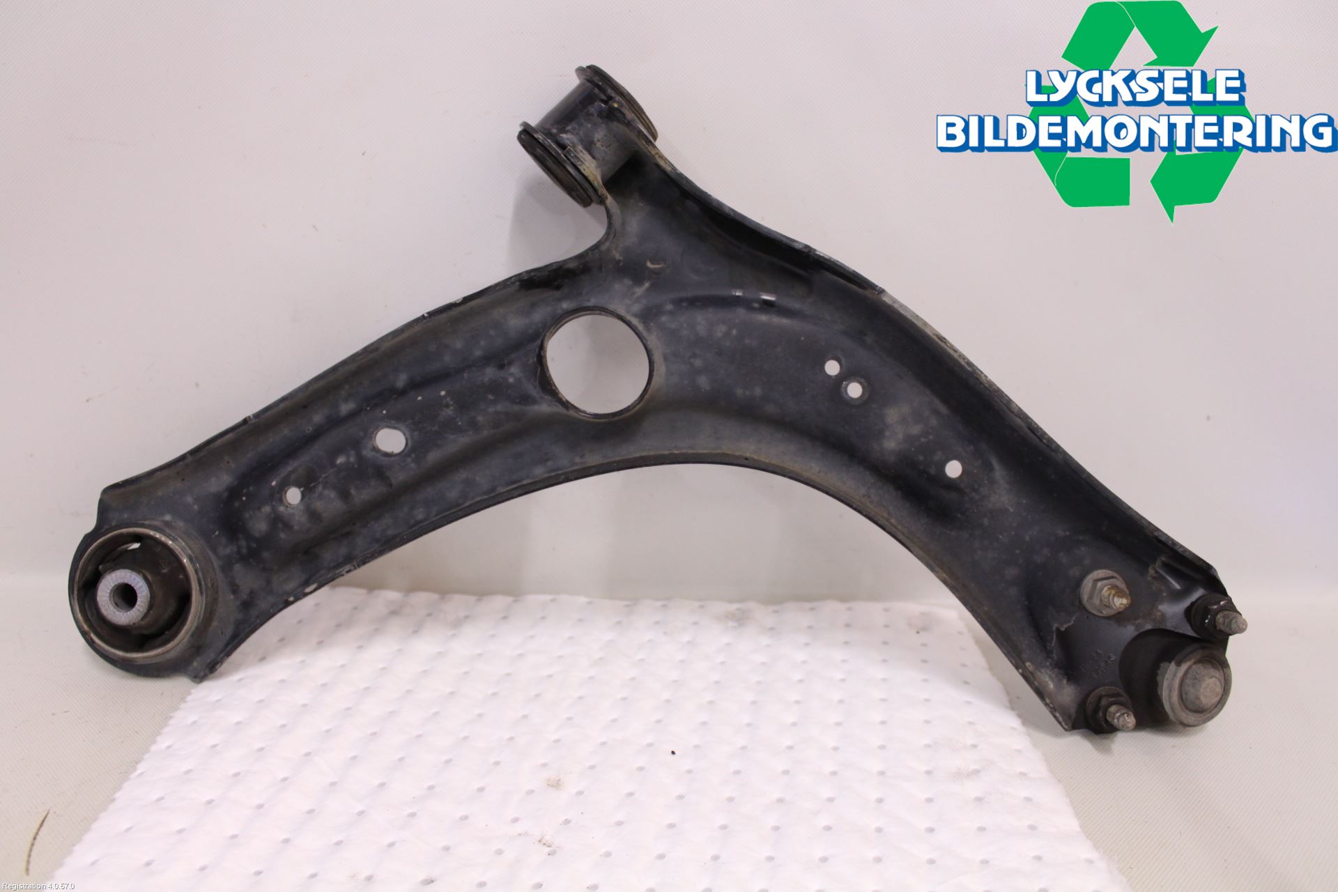 Skoda SUPERB 16-24 Bärarm Fram Undre Vä