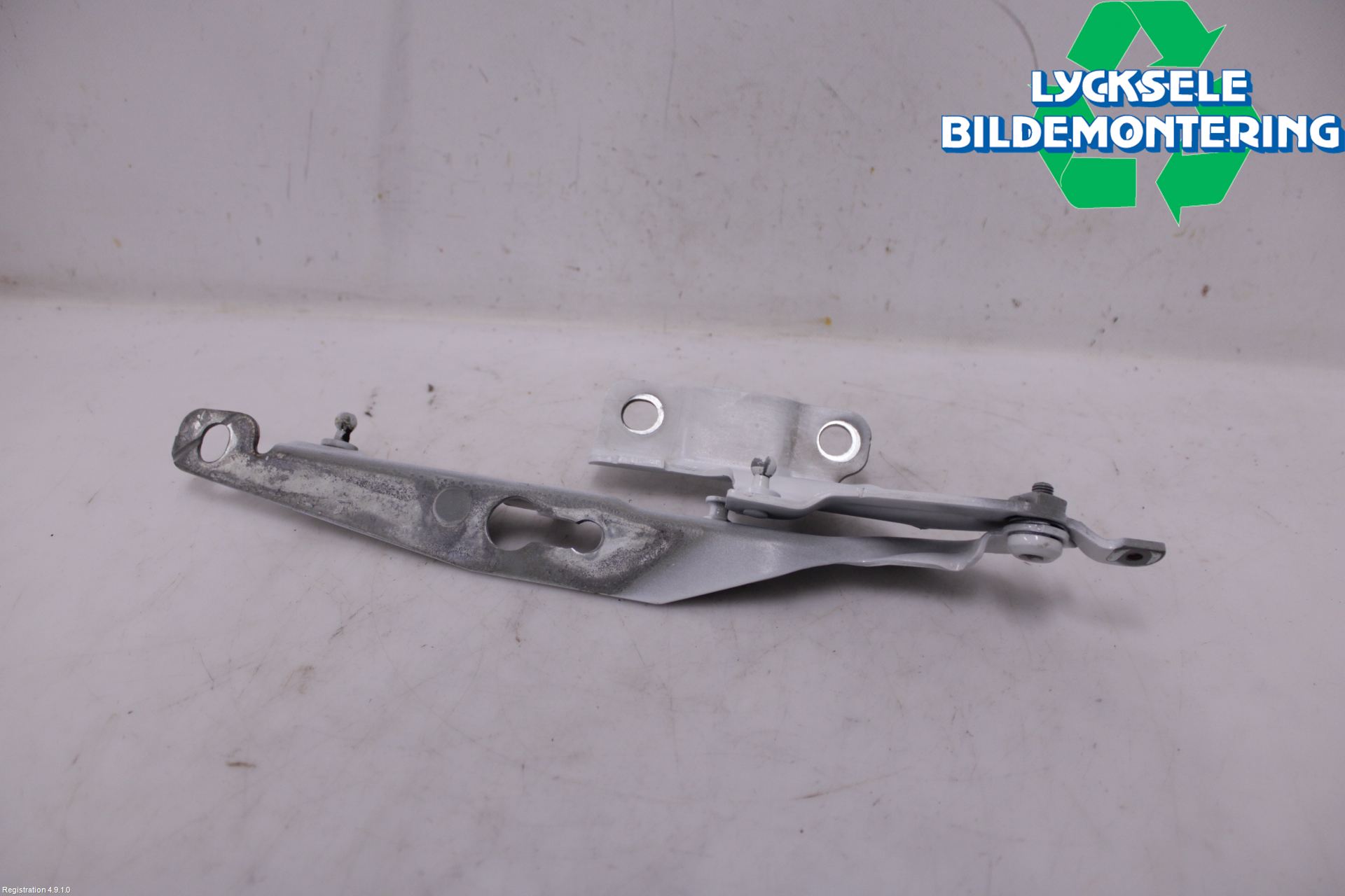 Volvo XC60 14-17 Huvgångjärn