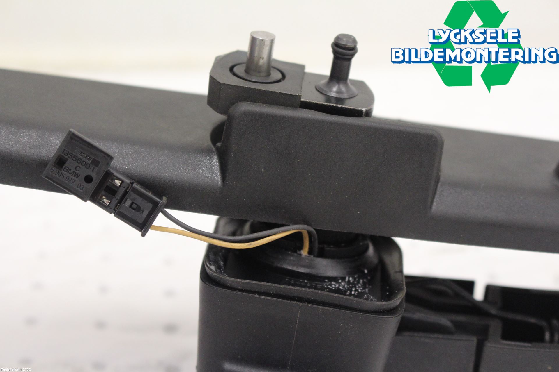 BMW 3 G20/G21/G80/G81 19- Torkararm-Bakruta