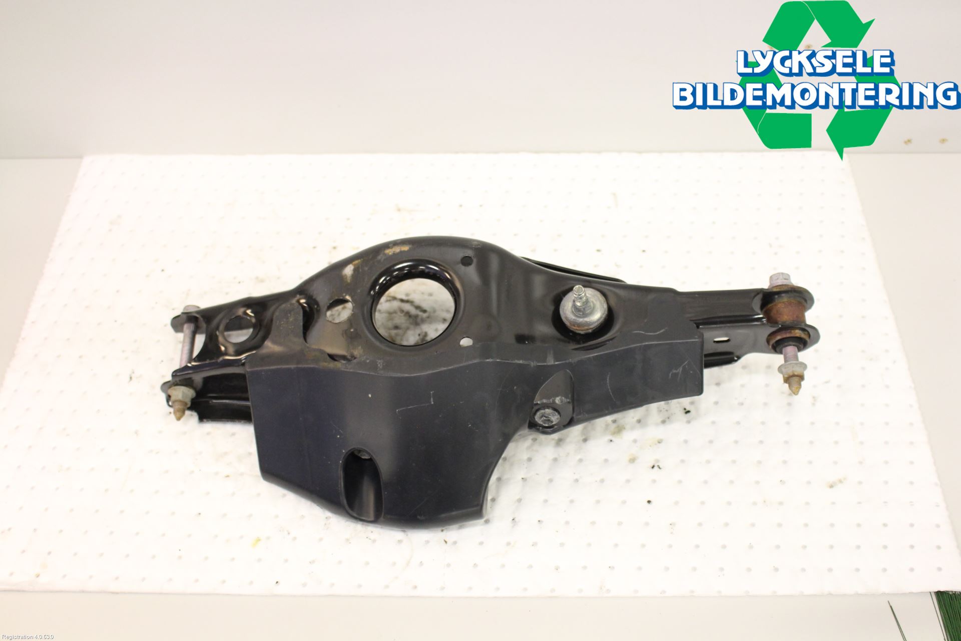 Toyota AURIS 13-19 Bärarm Bak Vänster