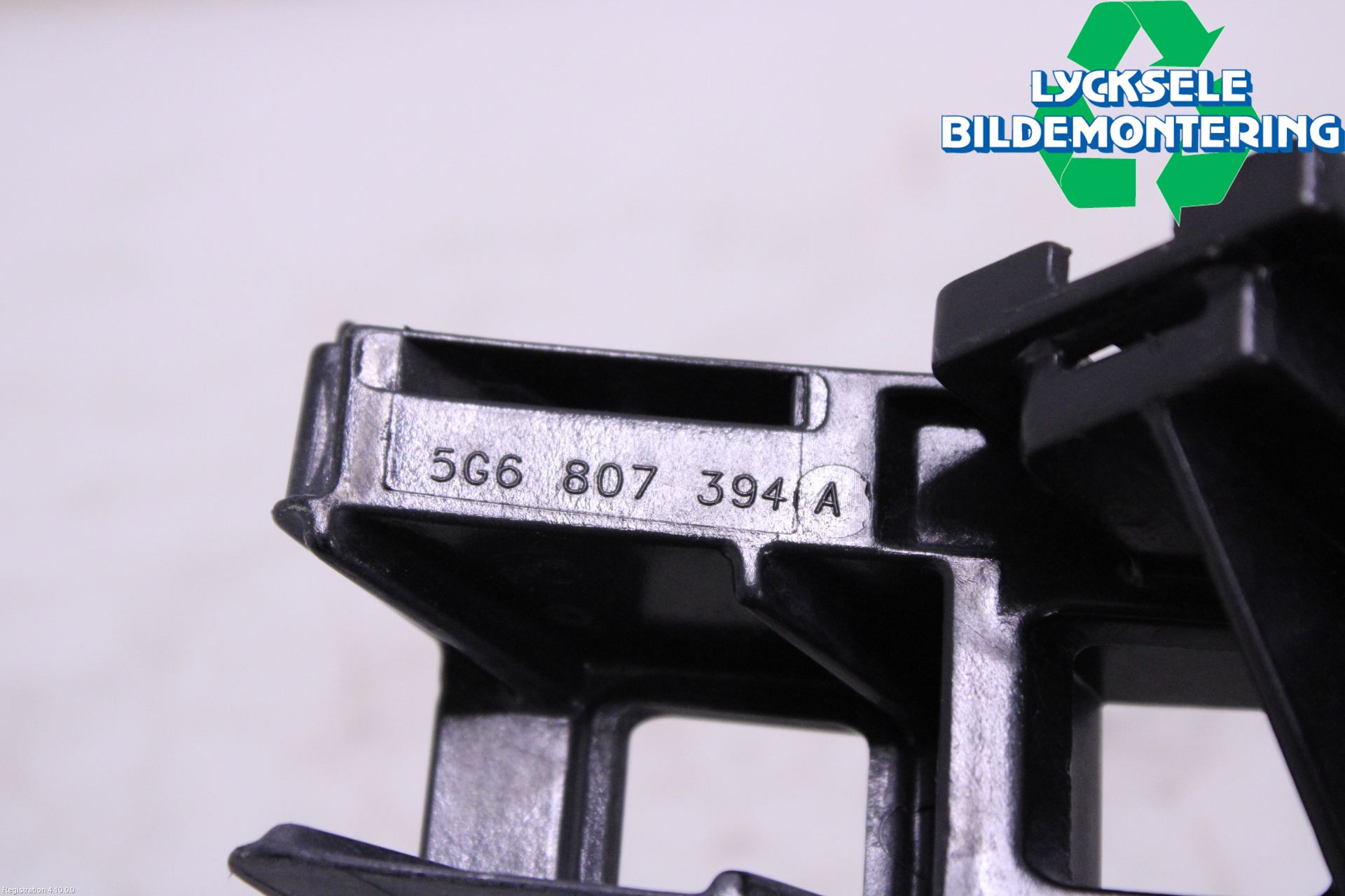 Volkswagen VW GOLF / E-GOLF VII 13-20 Stötfångarfäste Bak Hö