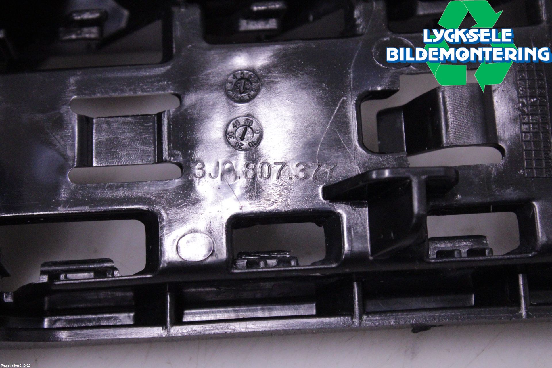 Volkswagen VW PASSAT 24- Stötfångarfäste Bak Vä