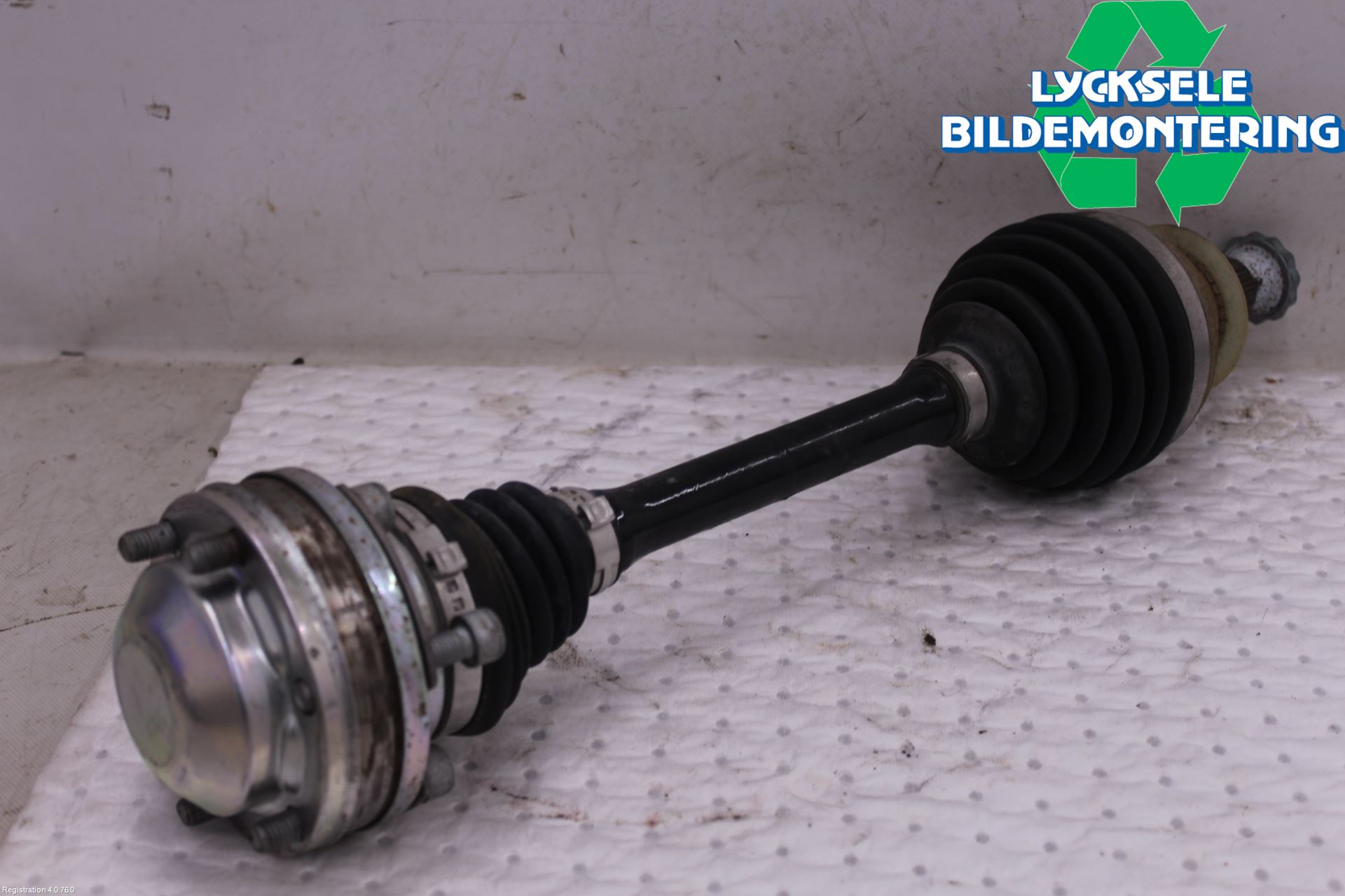 Skoda SCALA 19- Drivaxel Fram Vänster