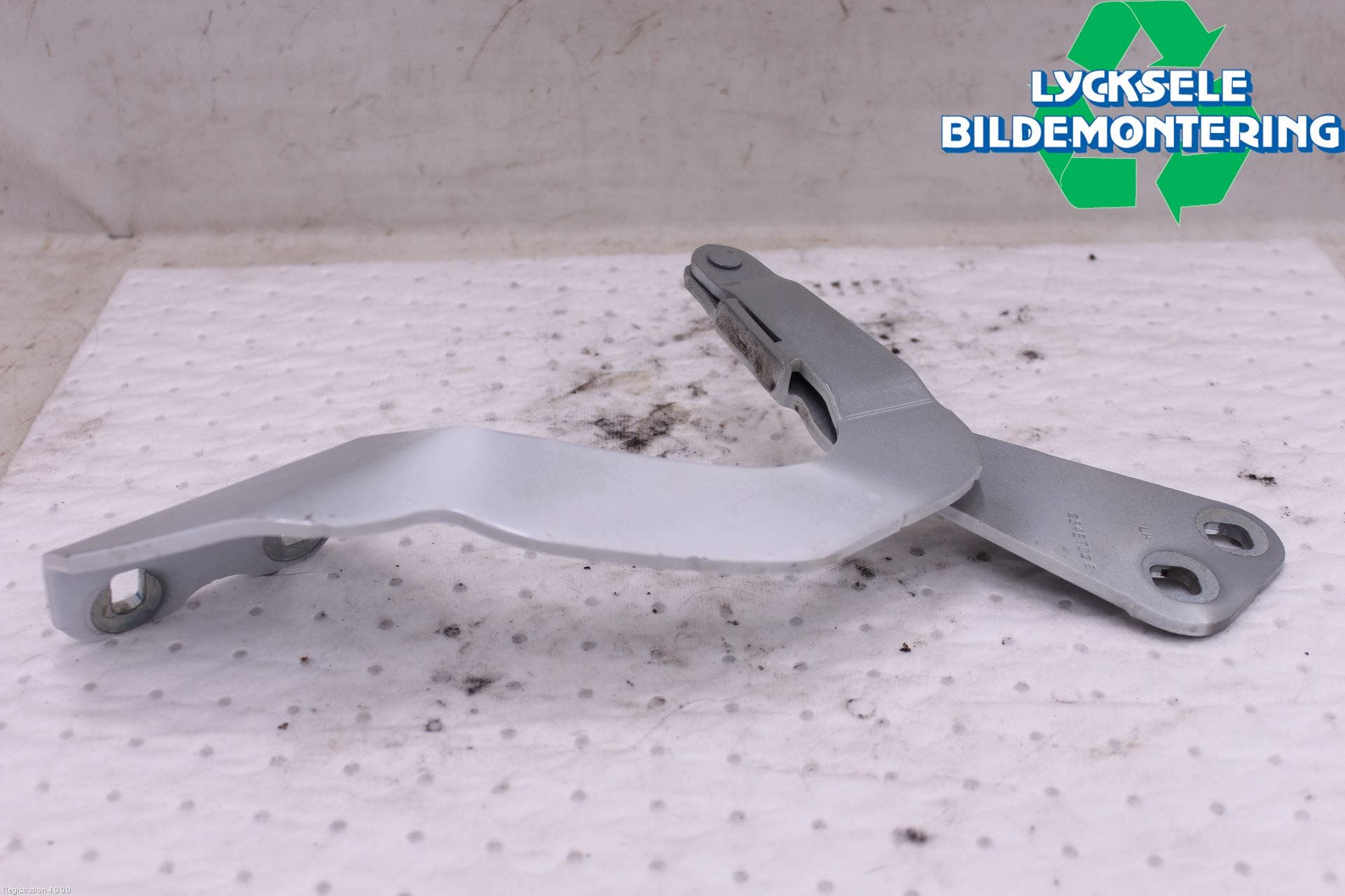 Ford KUGA 08-12 Huvgångjärn