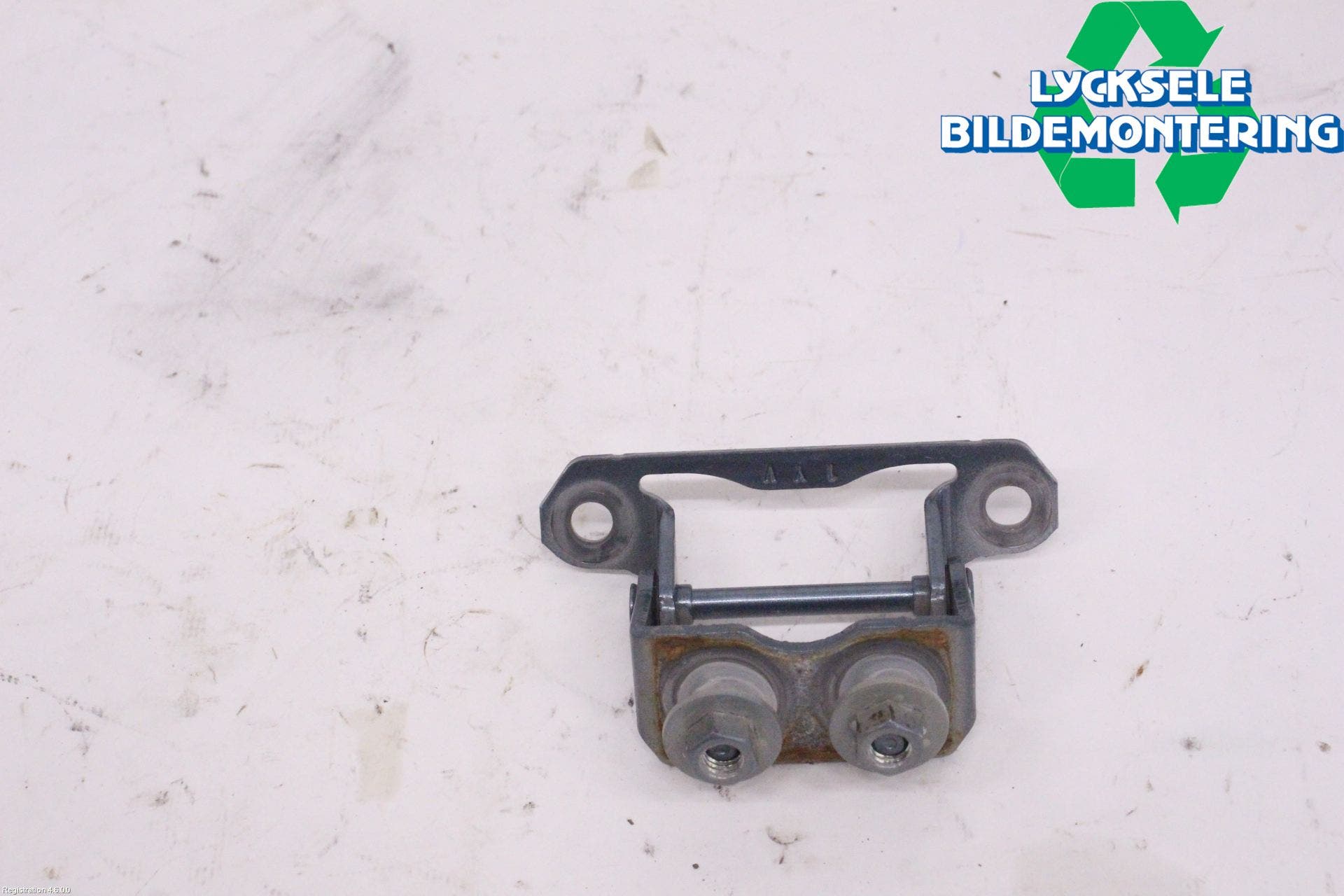 Subaru XV 12-17 Bakluckegångjärn Vä