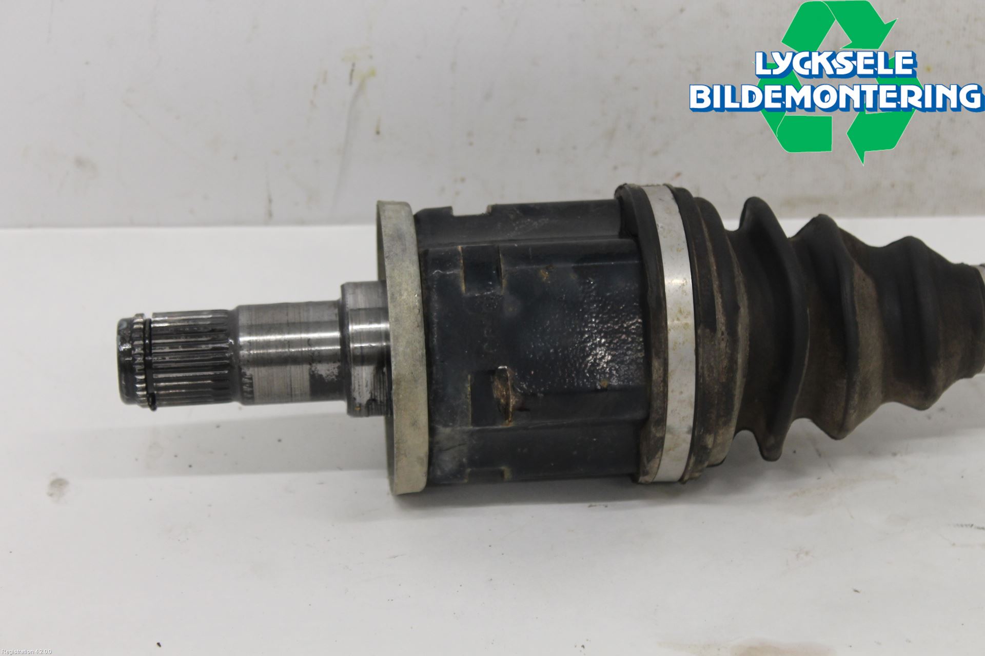 Toyota HILUX 16- Drivaxel Fram Vänster