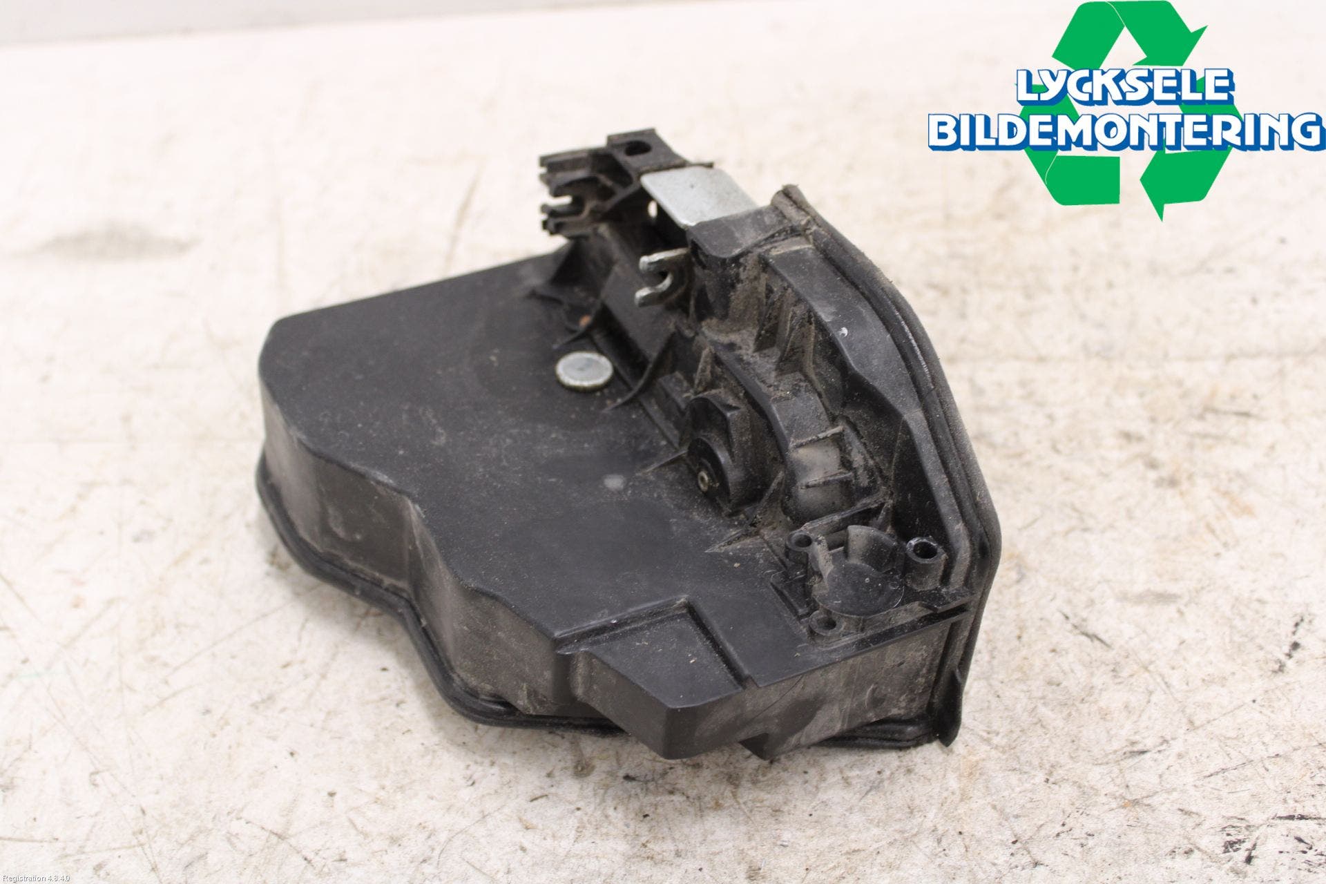 BMW 3 F30/F31/F80 12-19 Låskista-Dörrlås