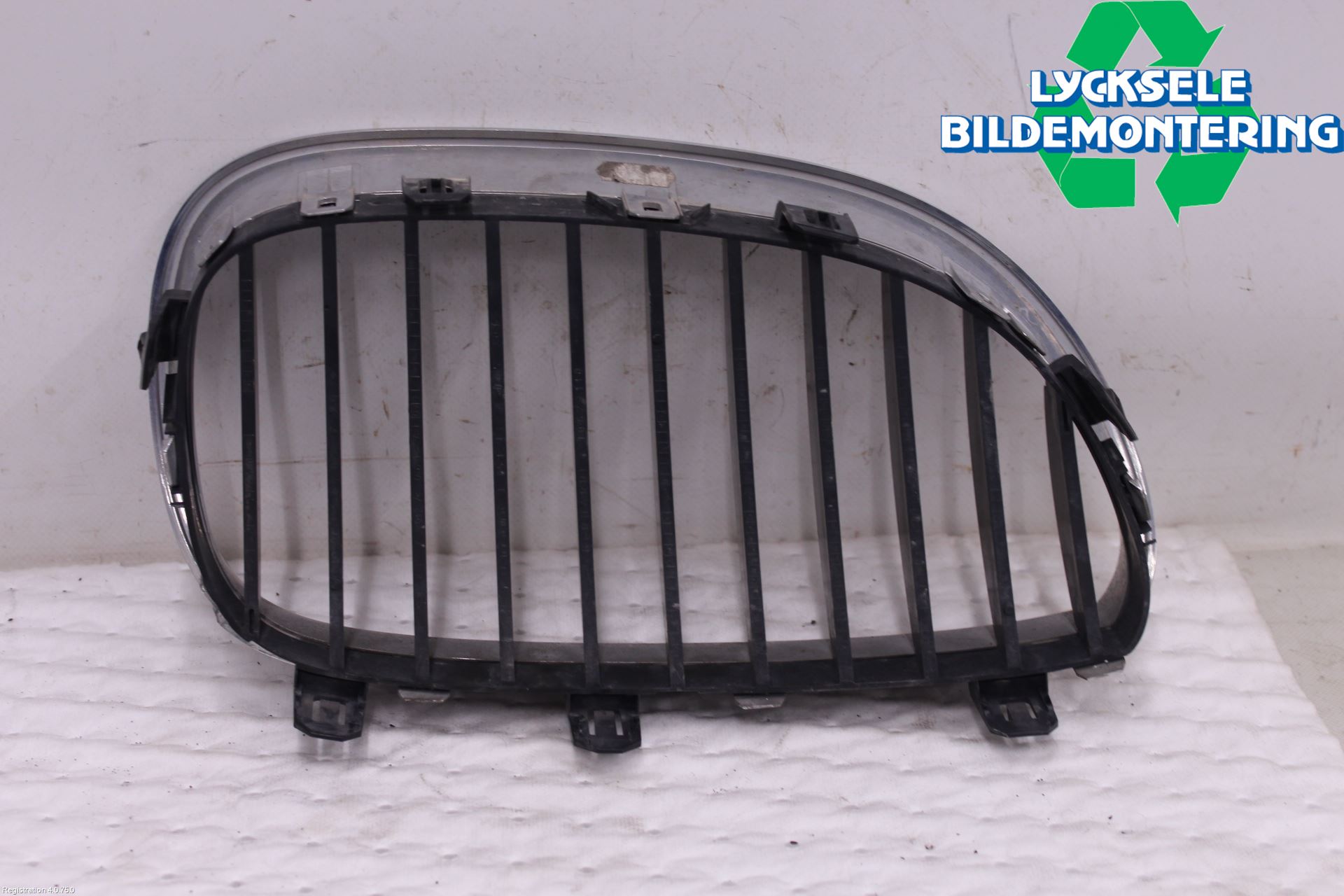 BMW 5 E60/61 Sed/Tou 02-10 Grilldel Vänster