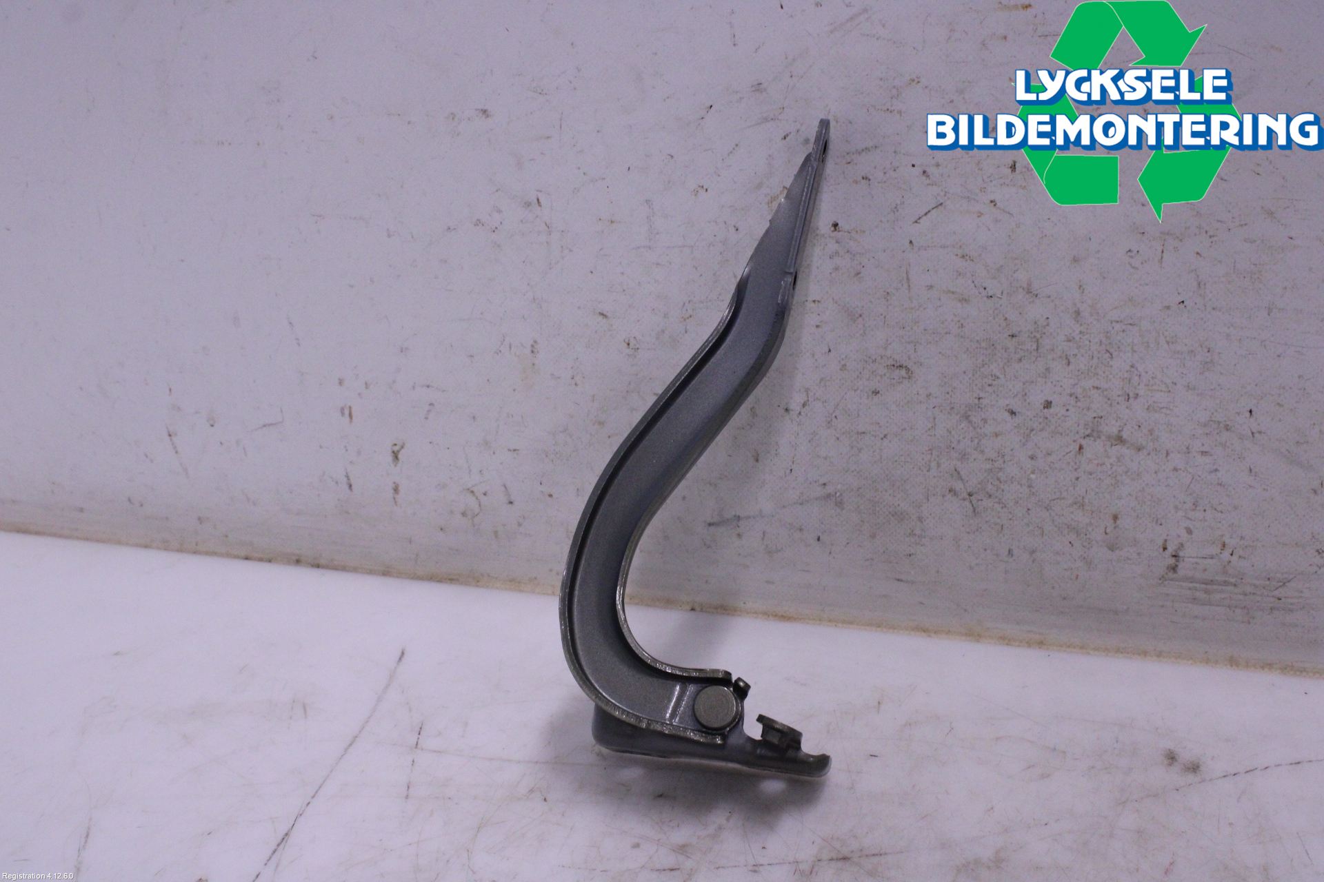 Subaru OUTBACK 21- Huvgångjärn