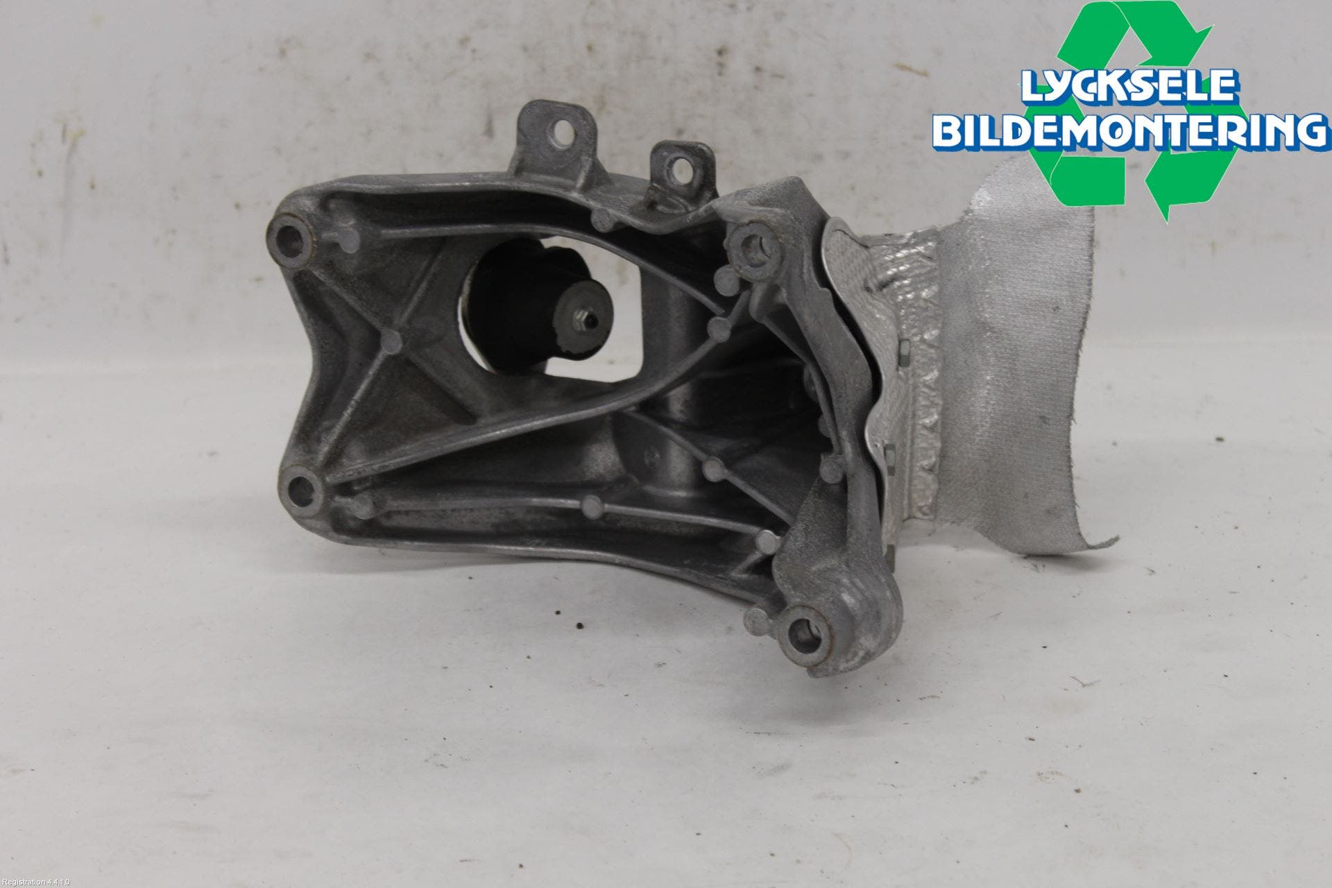 Audi A4/S4 B9 20- Motorfäste