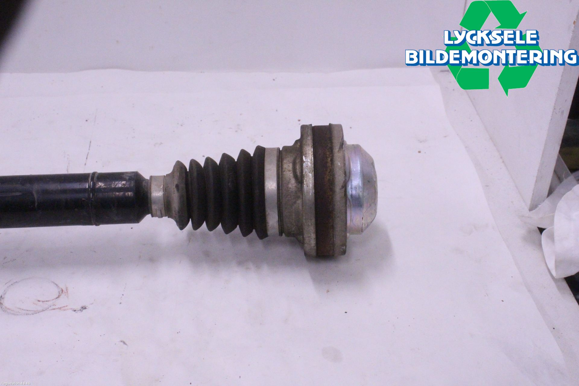 Skoda SUPERB 16-24 Drivaxel Fram Höger