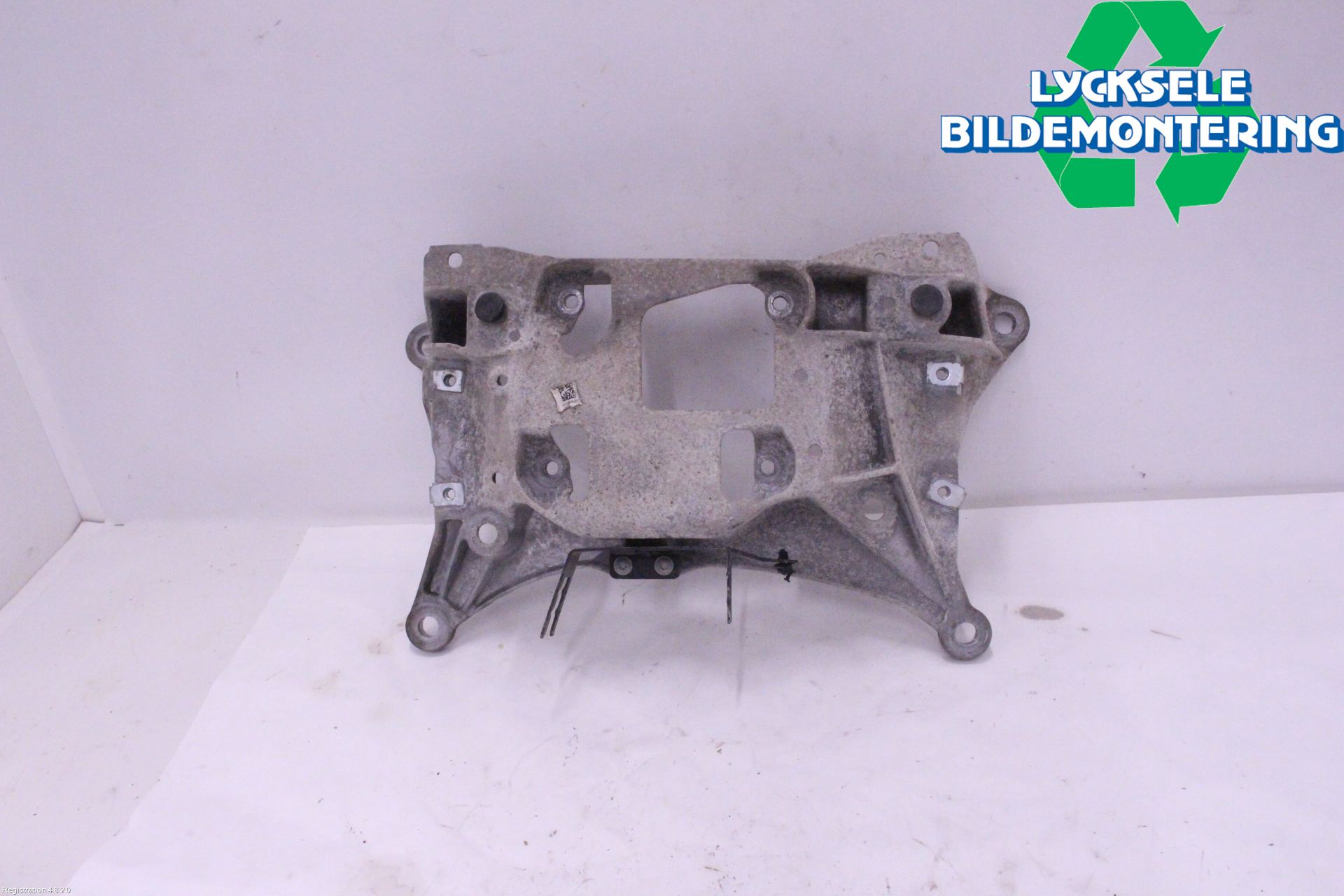 Audi A6 F2/C8 19- Växellådsbalk