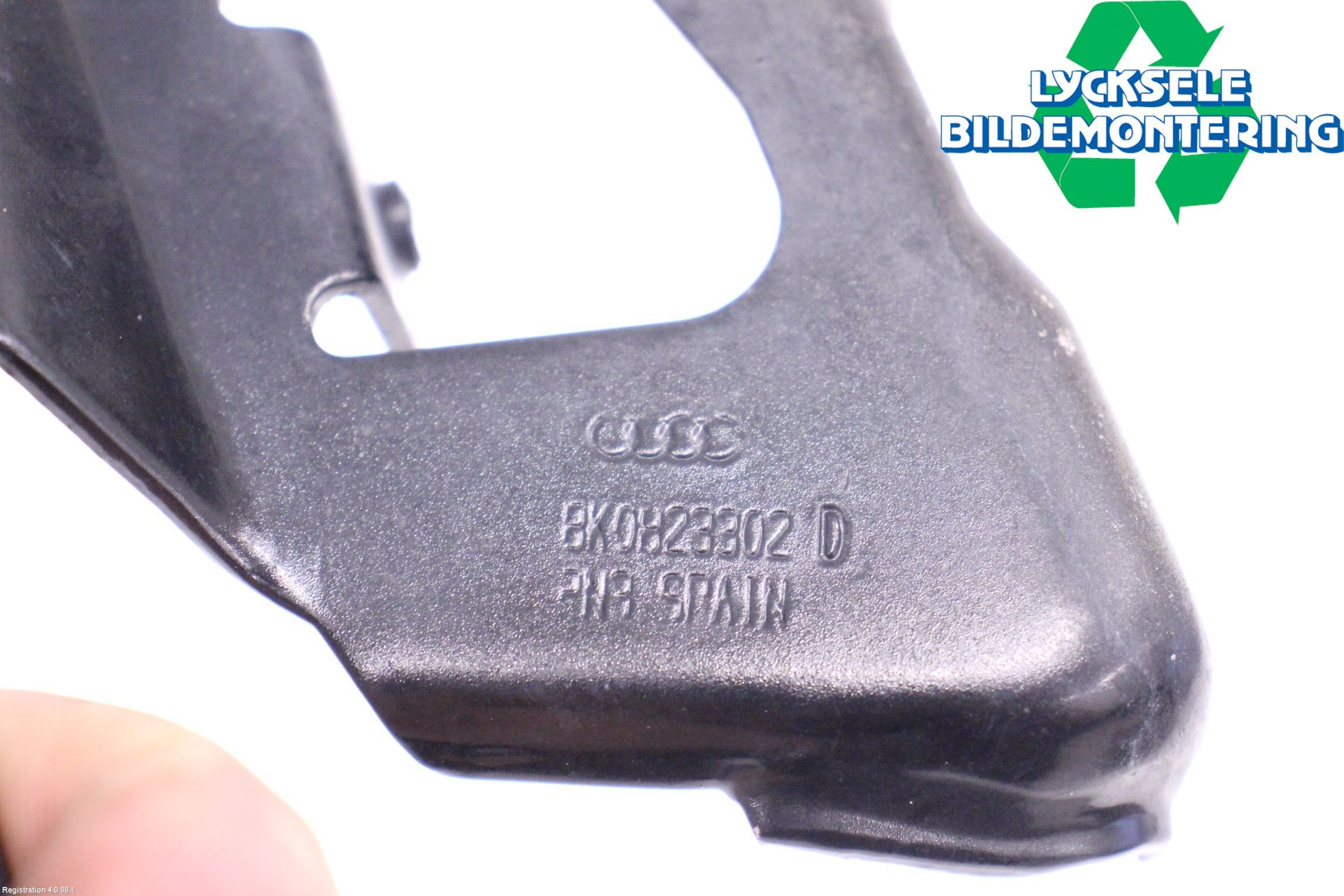 Audi A4/S4 08-11 Huvgångjärn