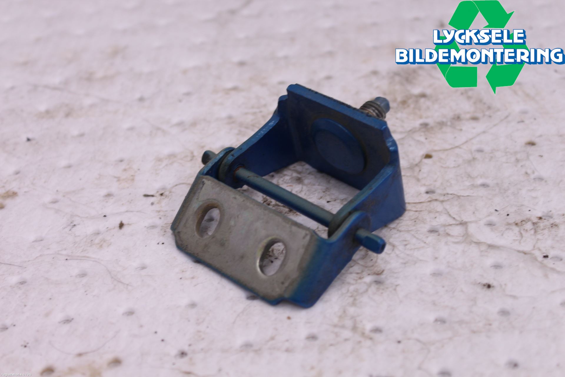 Ford FIESTA 13-17 Bakluckegångjärn Vä