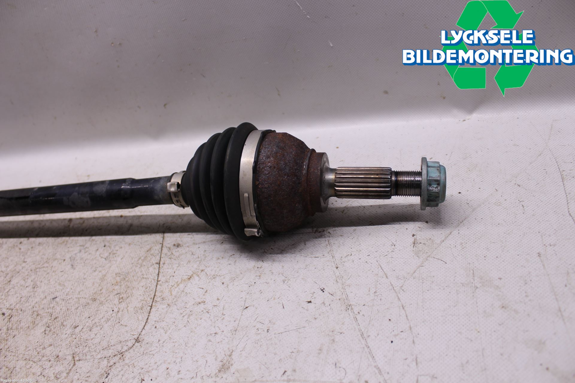 Volkswagen VW UP! / E-UP! Drivaxel Fram Höger