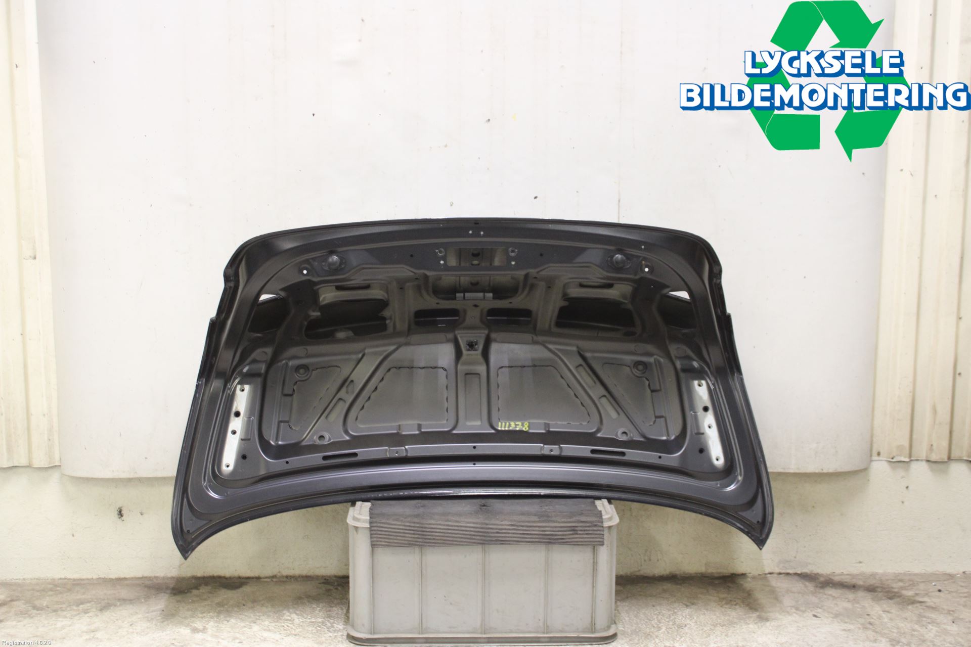 BMW 5 F10/F11/F18 09-17 Baklucka (Ej Med Ruta)