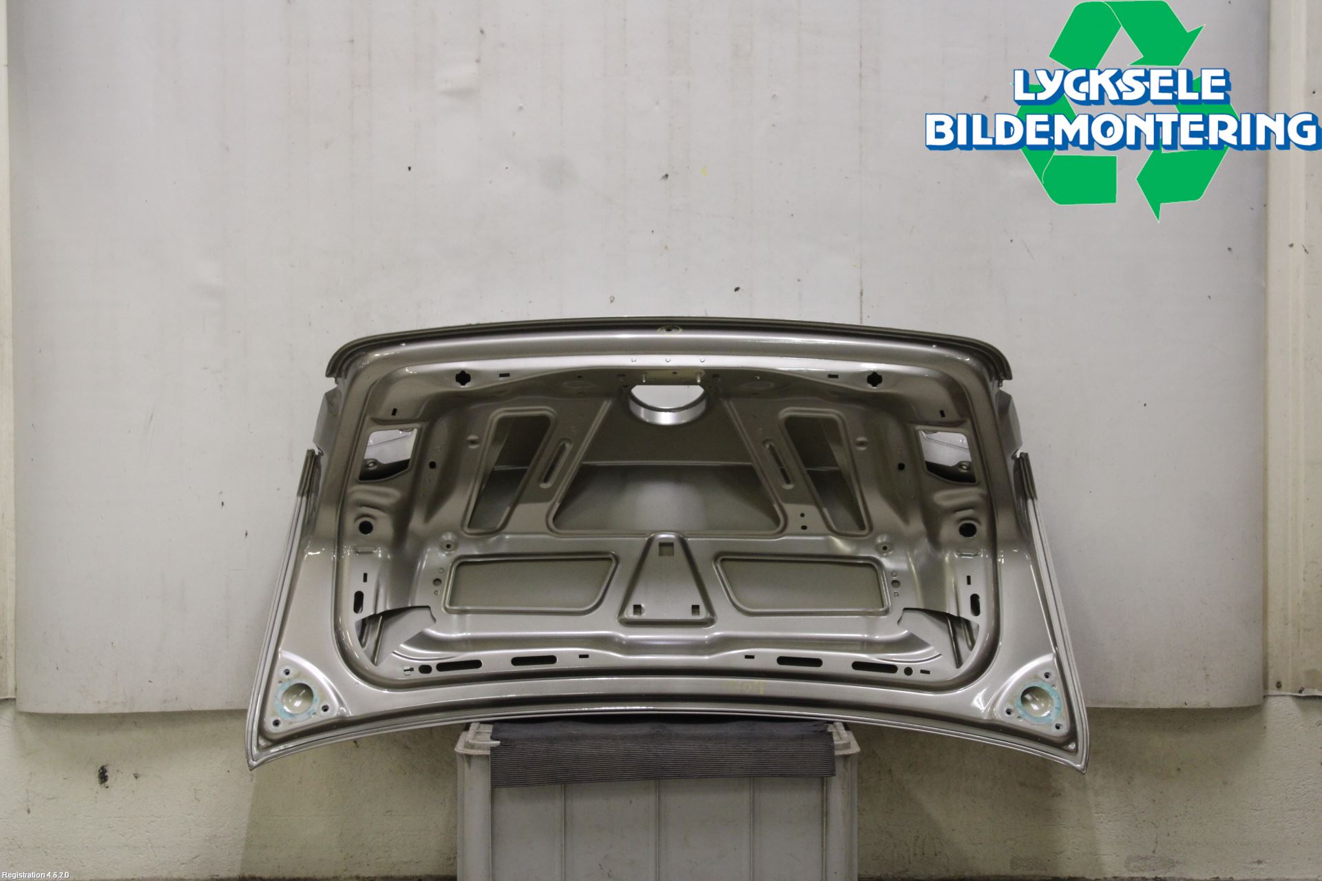 Volkswagen VW PASSAT 11-14 Baklucka (Ej Med Ruta)