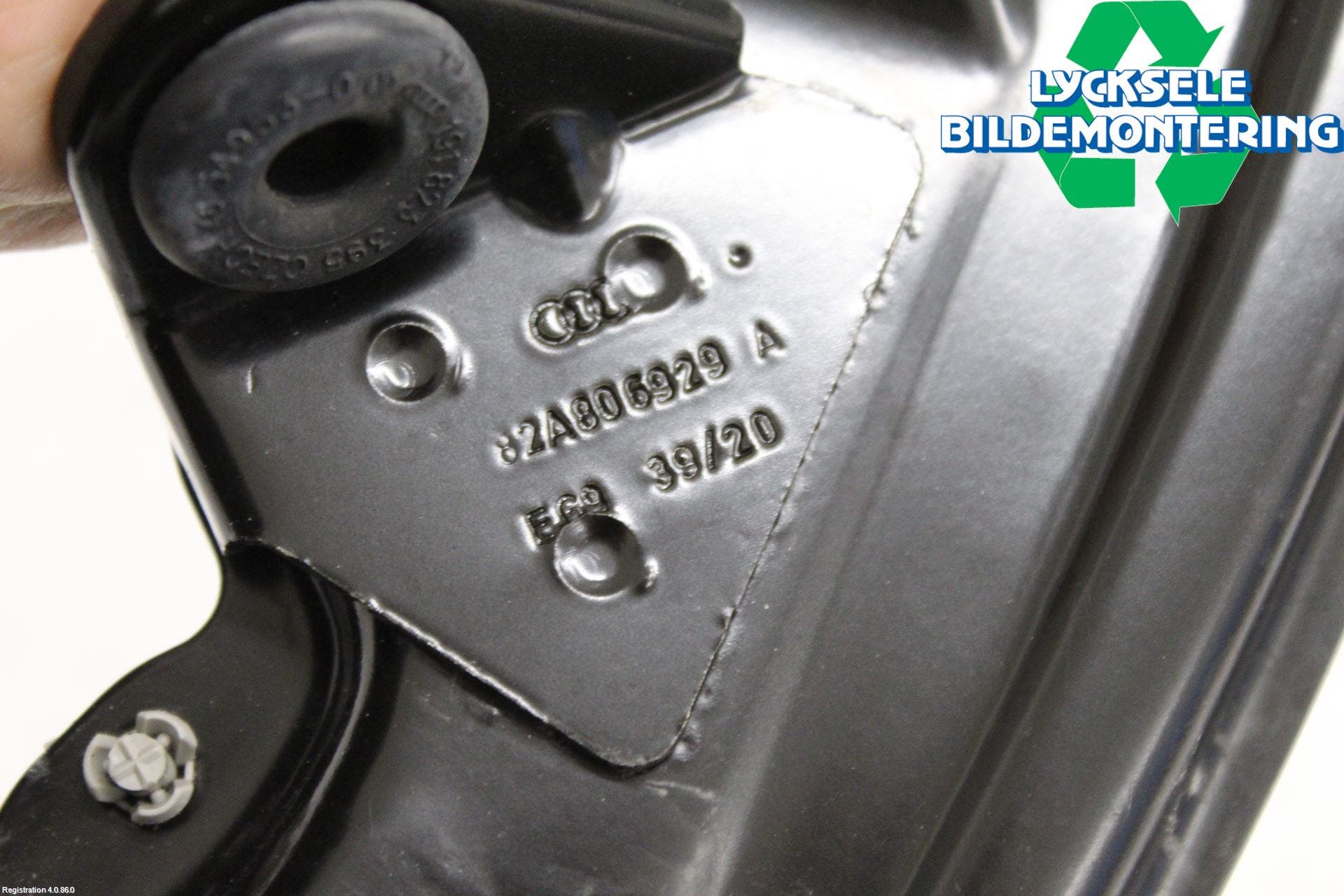 Audi A1 19- Strålkast Fästsarg