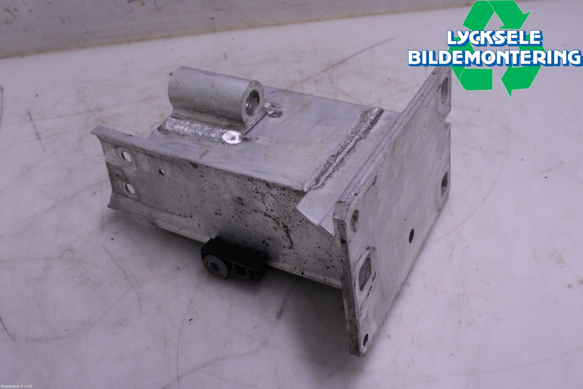 Audi A4 12-15 Stötfångarbärjärn Fram