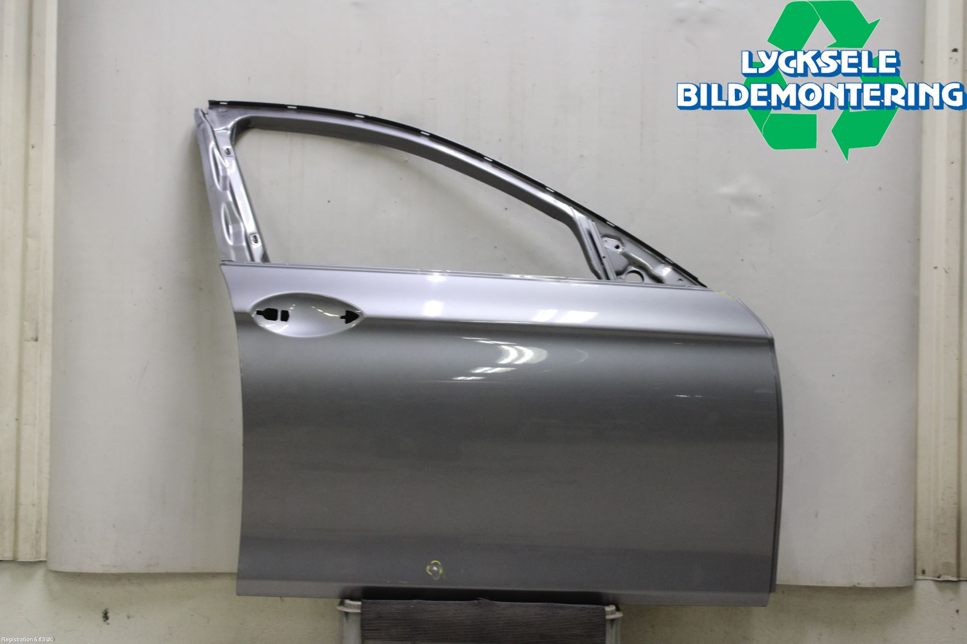 BMW 5 F10/F11/F18 09-17 Dörr Fram Höger