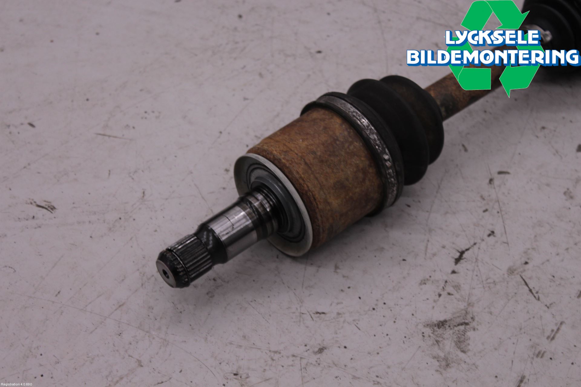 Mitsubishi L200 16-23 Drivaxel Fram Vänster