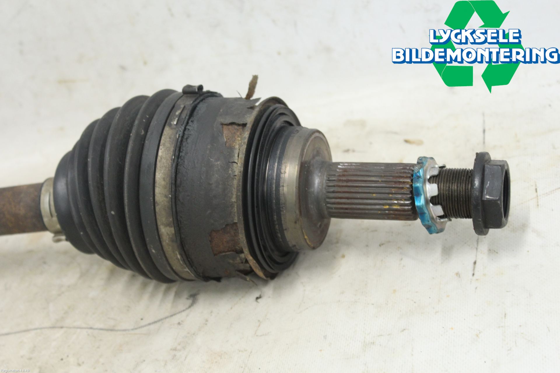 Toyota HILUX 16- Drivaxel Fram Vänster