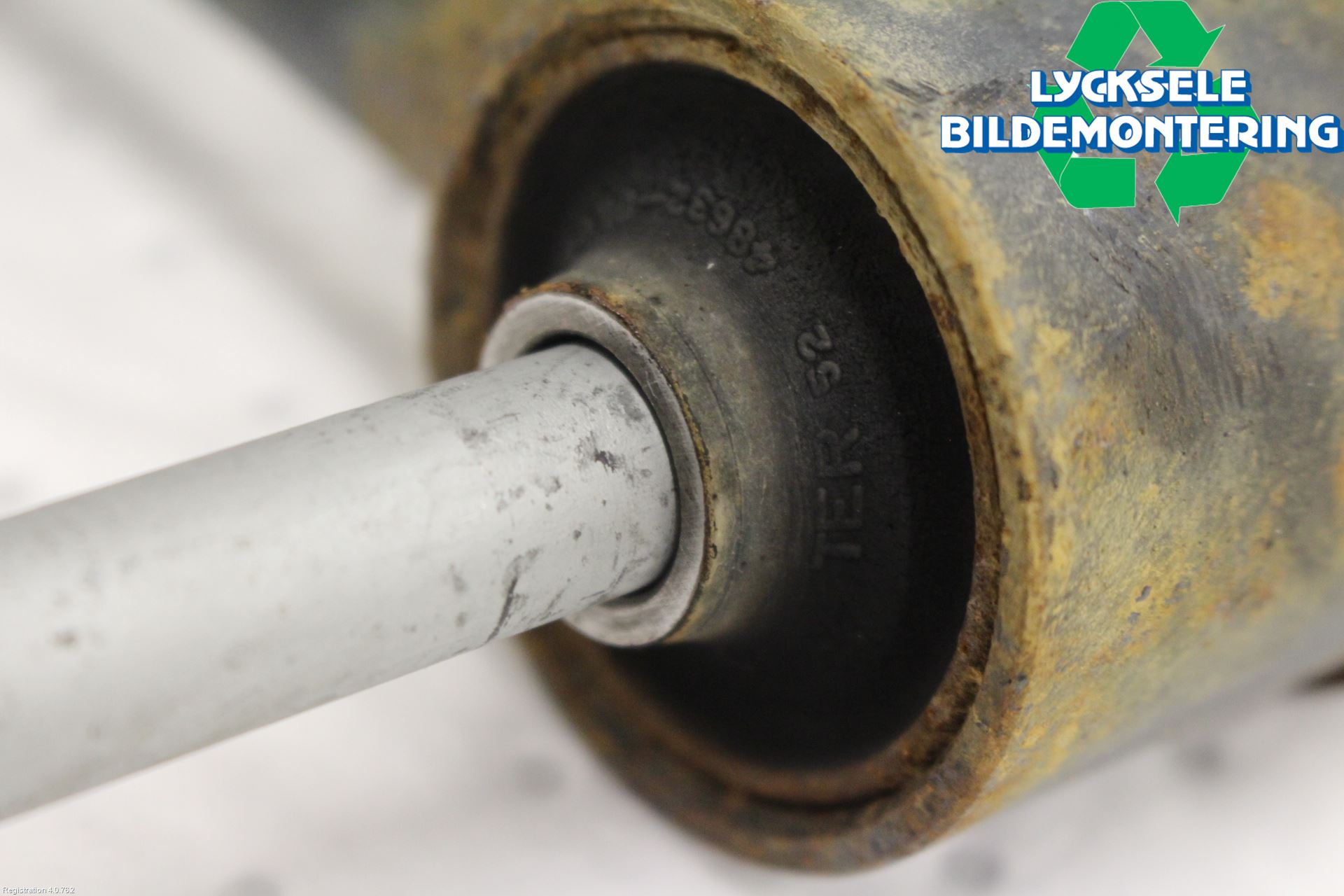 Toyota HILUX 05-16 Bärarm Fram Övre Hö
