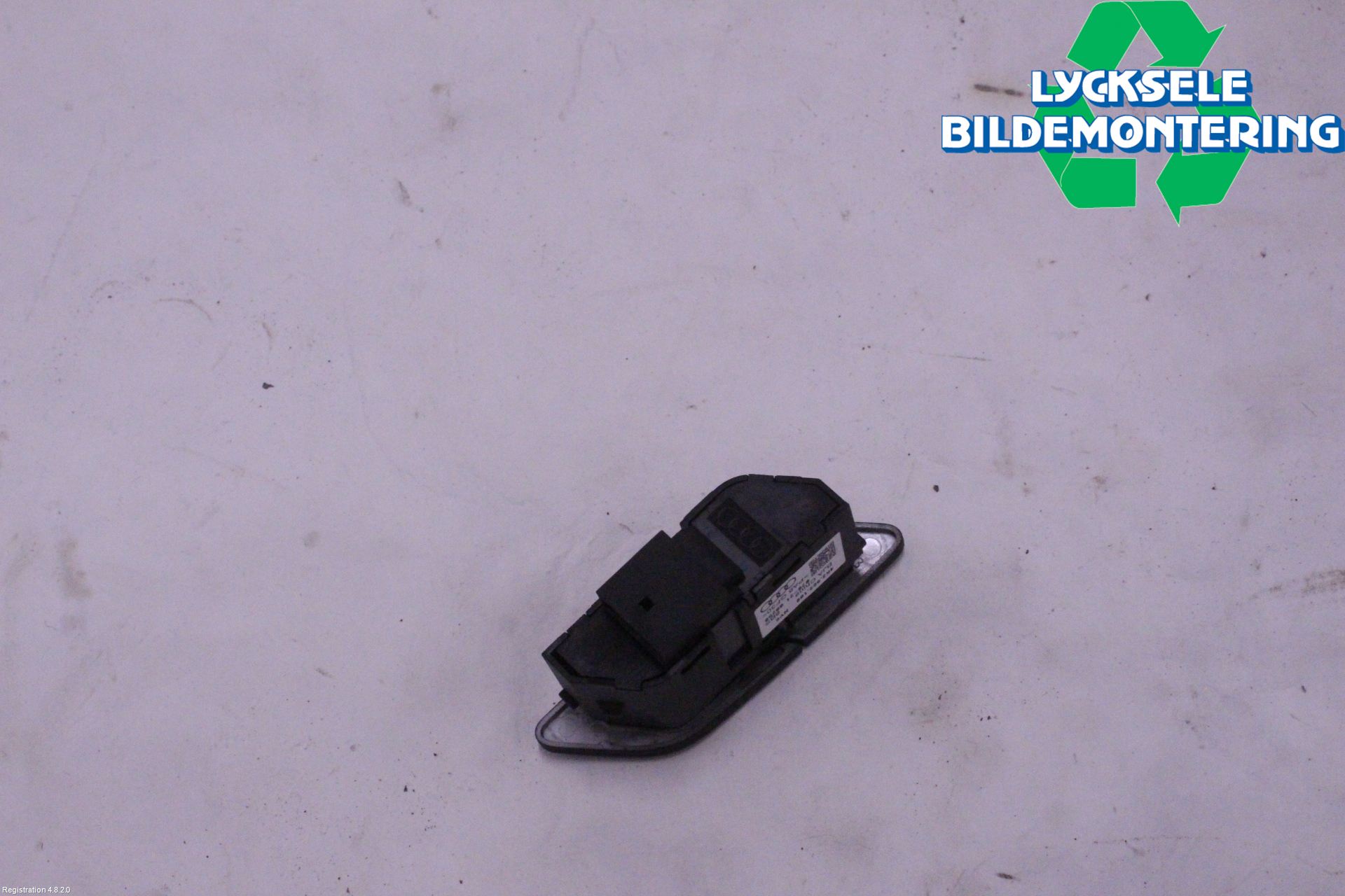 Audi A6 F2/C8 19- Strömställare Centrallås