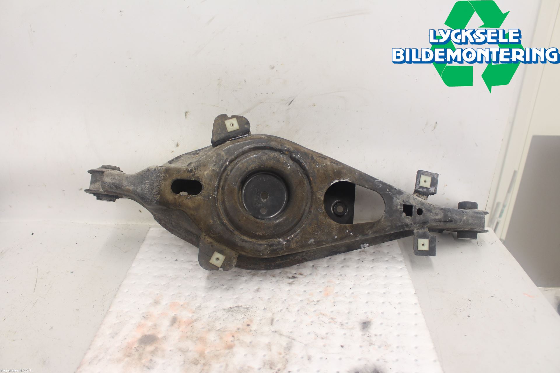 Ford FOCUS 19- Bärarm Bak Vä-Hö