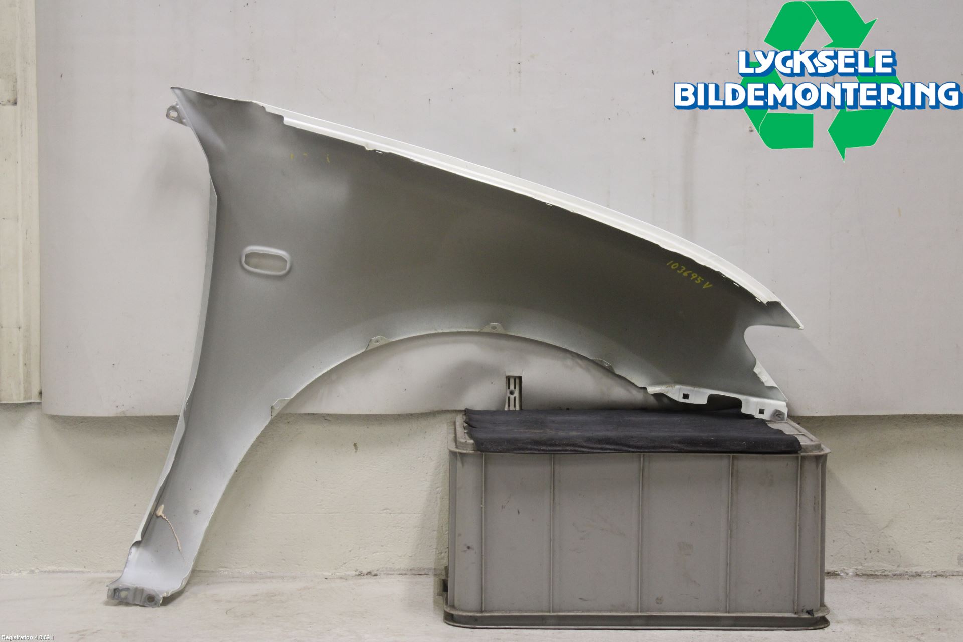 Mitsubishi L200 06-15 Skärm Fram Vänster